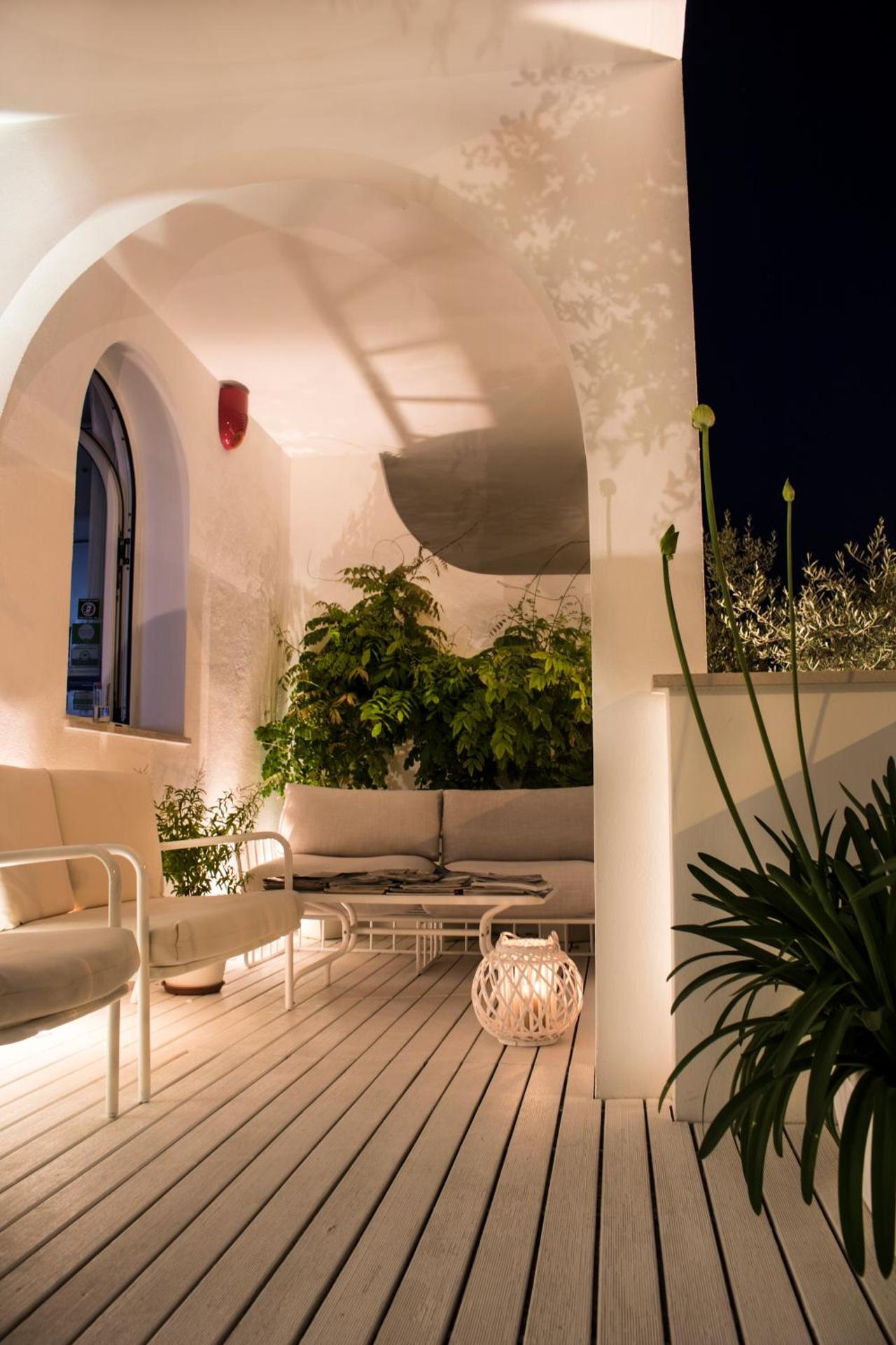 White Hotel - Photo 91