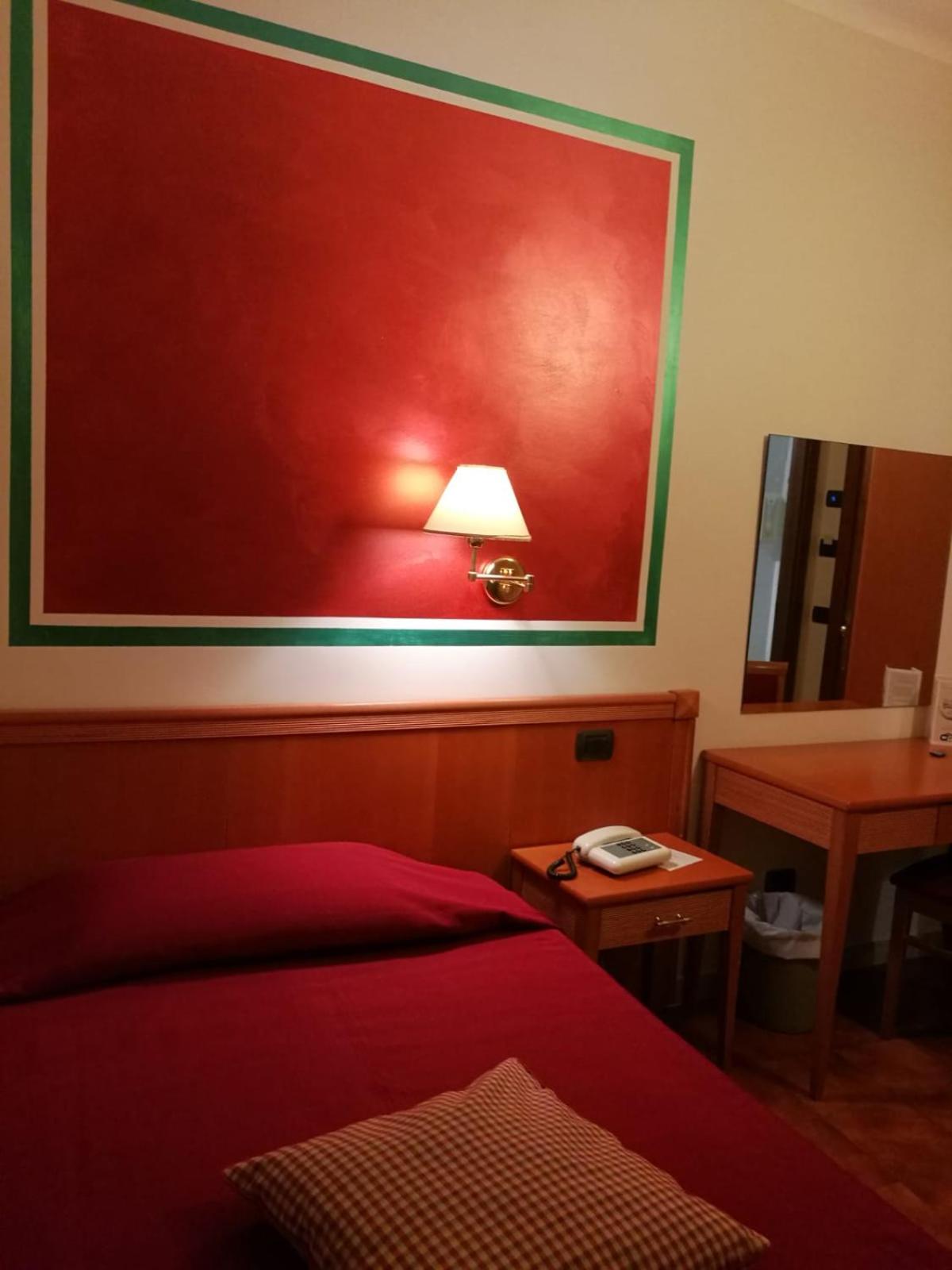 Hotel La Luna - Photo 18