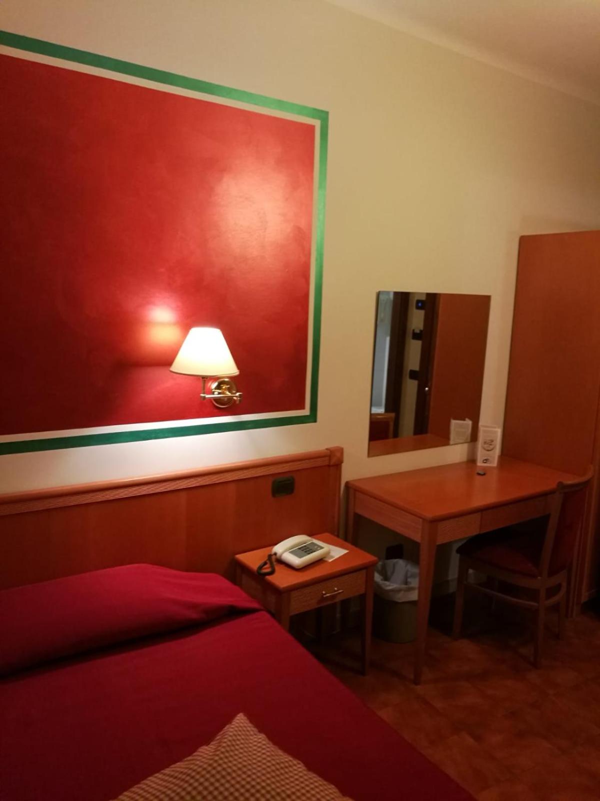 Hotel La Luna - Photo 19