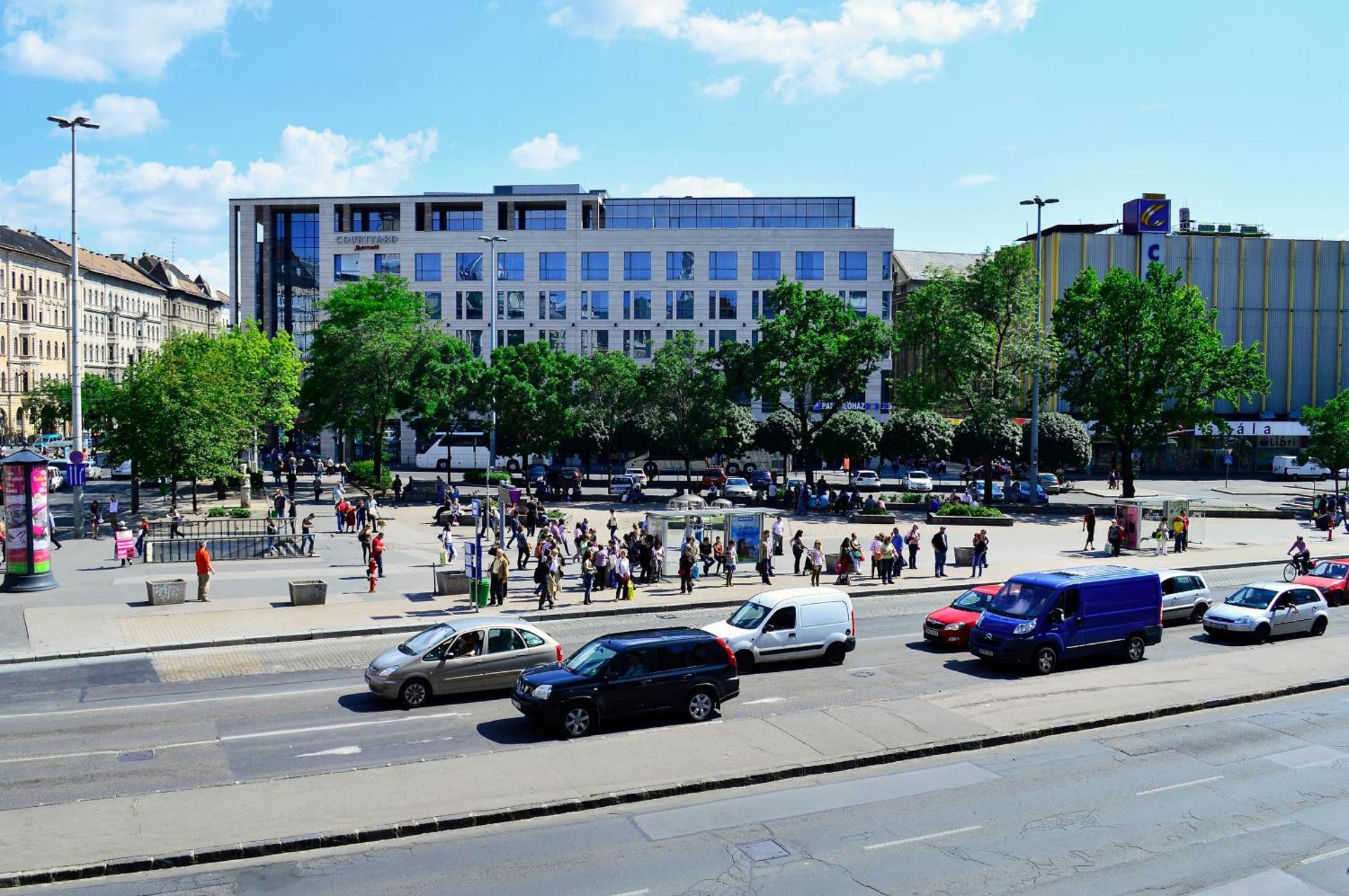 Centrooms House - Photo 16