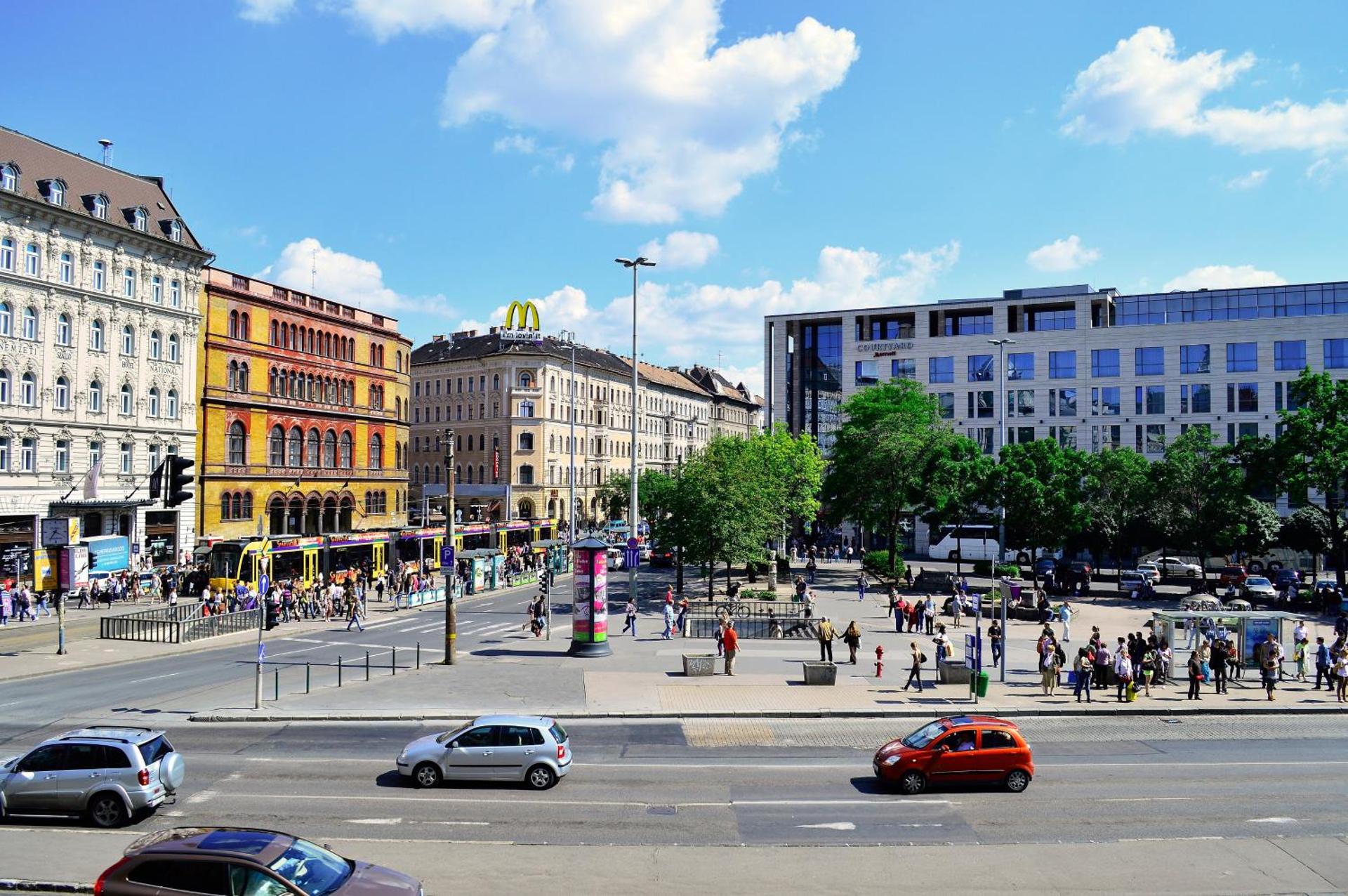 Centrooms House - Photo 34