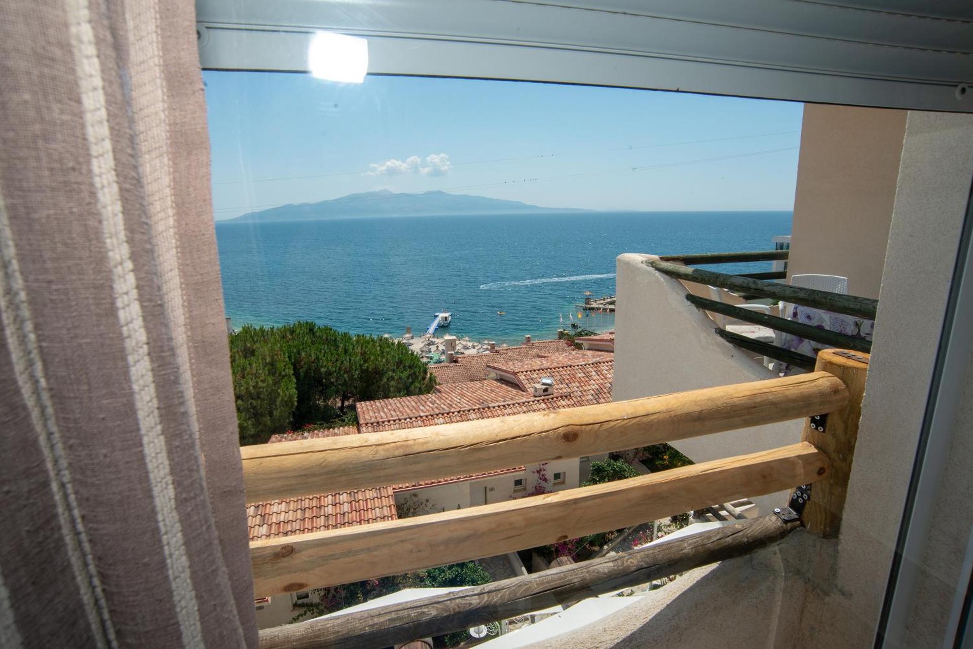 Bougainville Bay Apartments - Photo 12