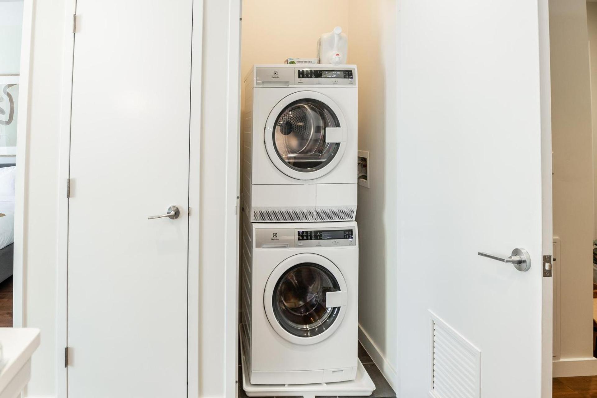 Kislak 405 Luxurious 1BR Retreat Above the City - Photo 6