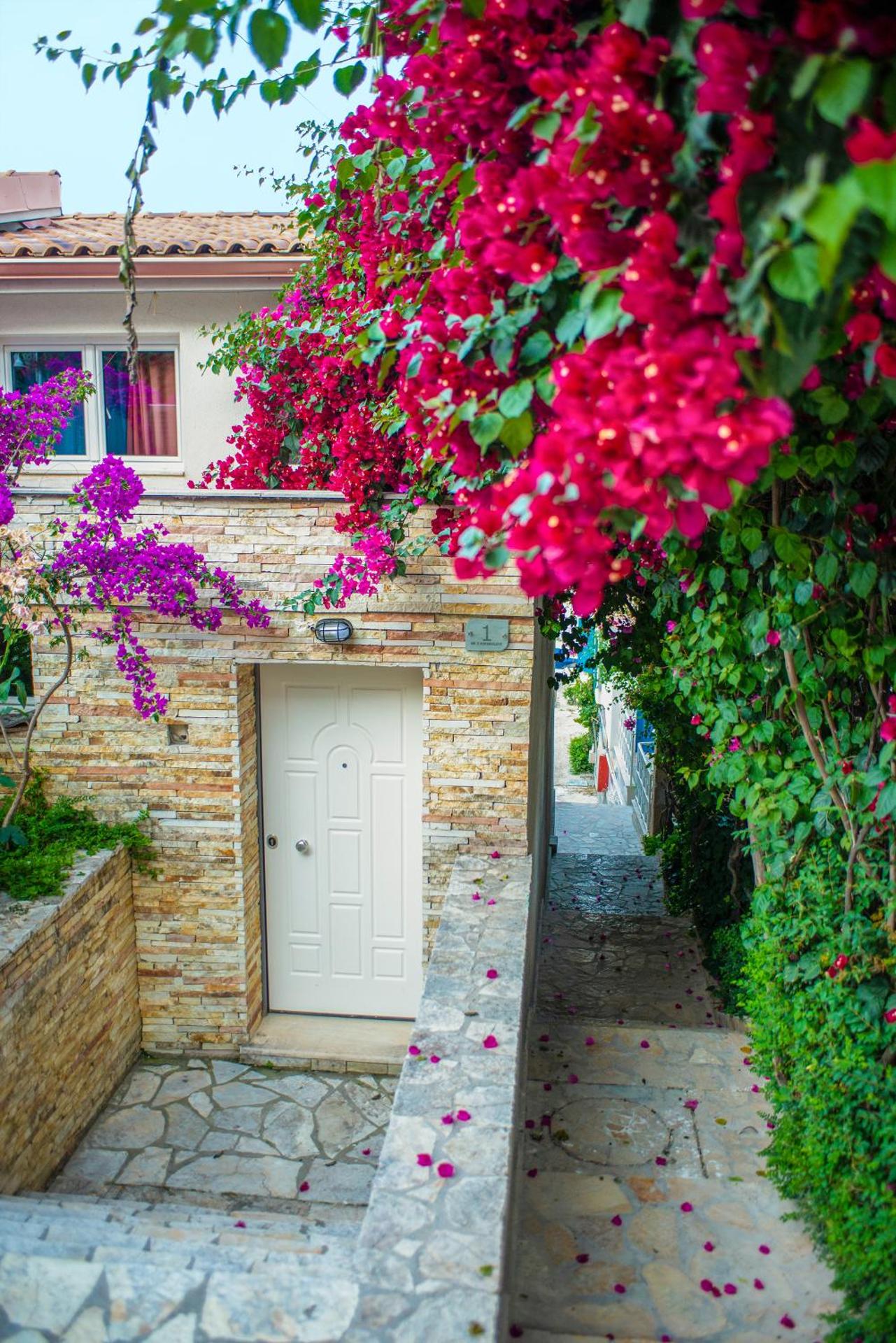 Bougainville Bay Apartments - Photo 99