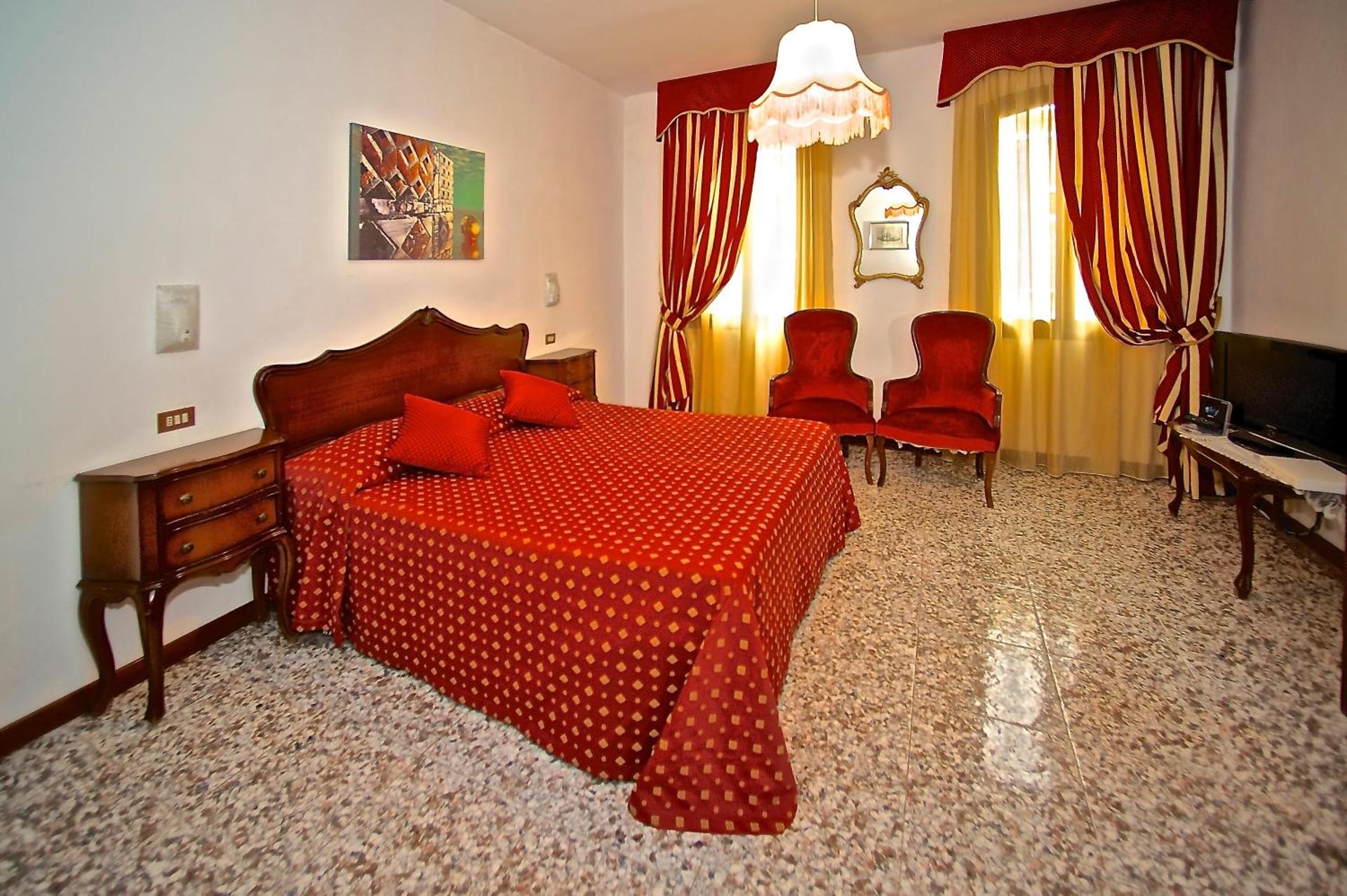 Hotel Fontana - Photo 29