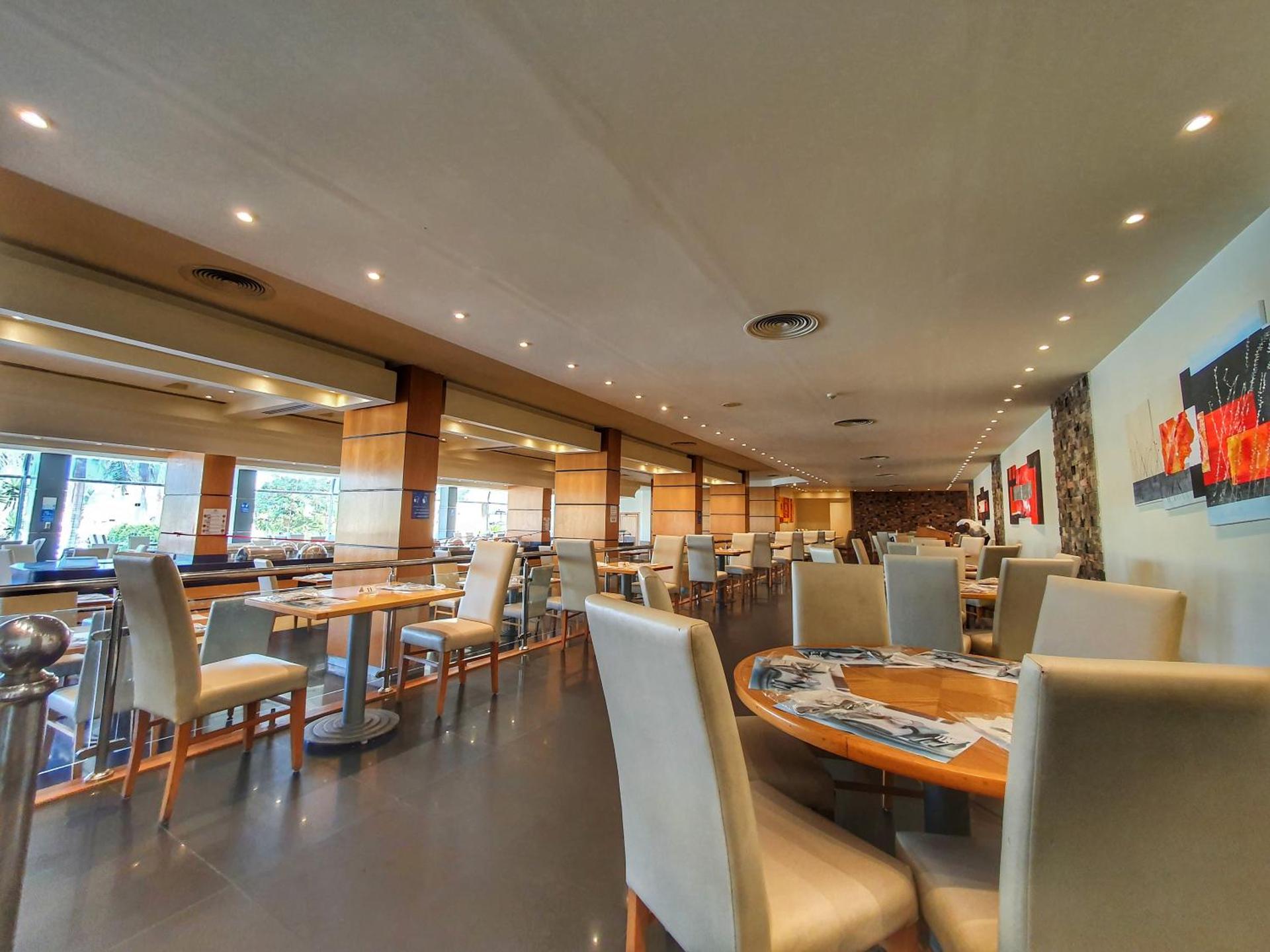 Palm Beach Resort Families and Couples only - Photo 4