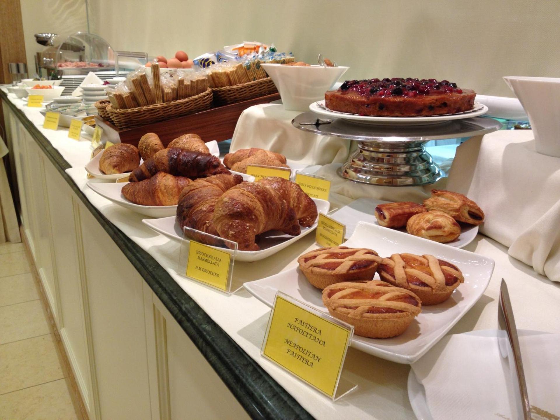 Ambassador Palace Hotel - Photo 18