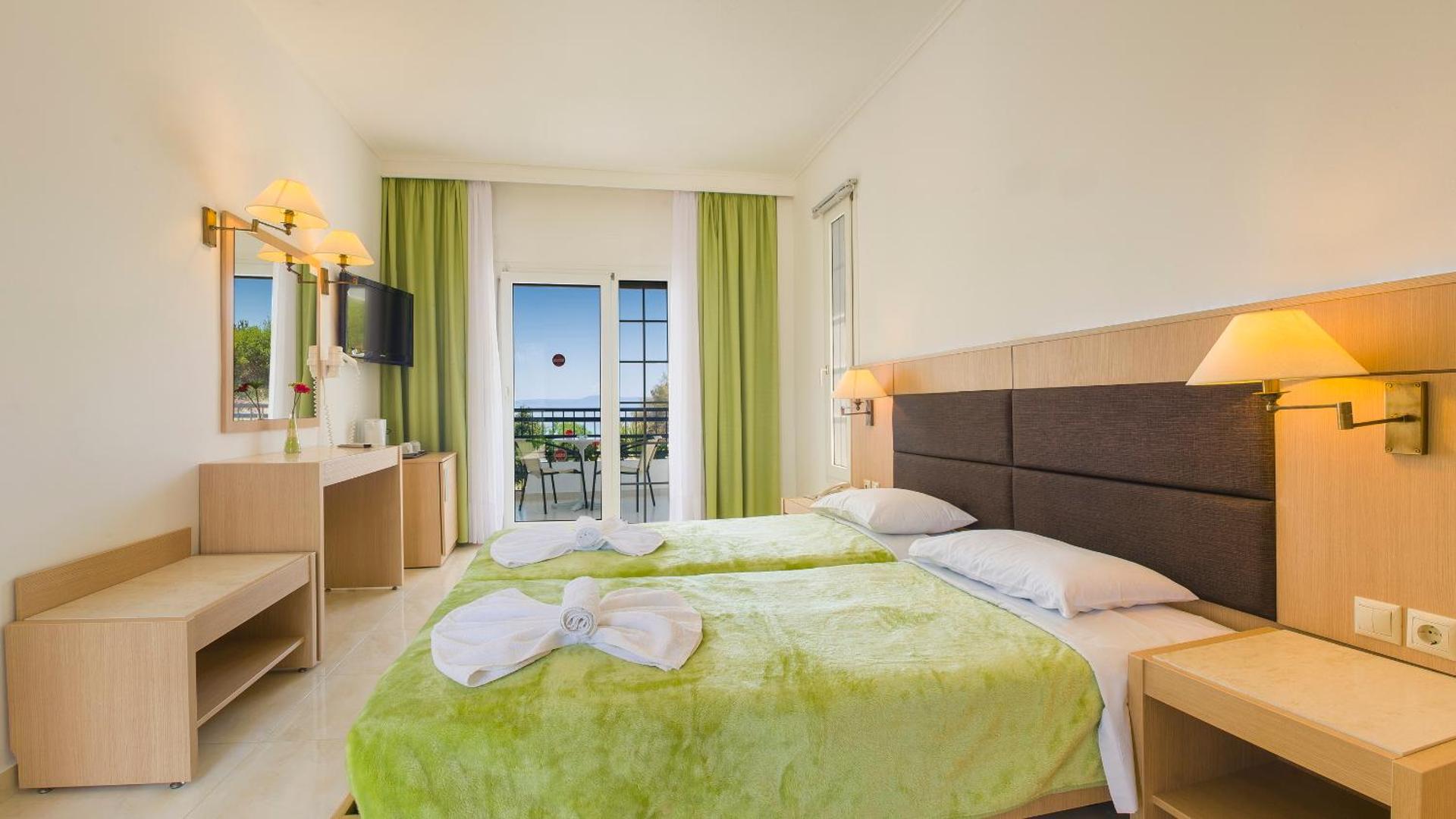 Halkidiki Palace - Photo 4