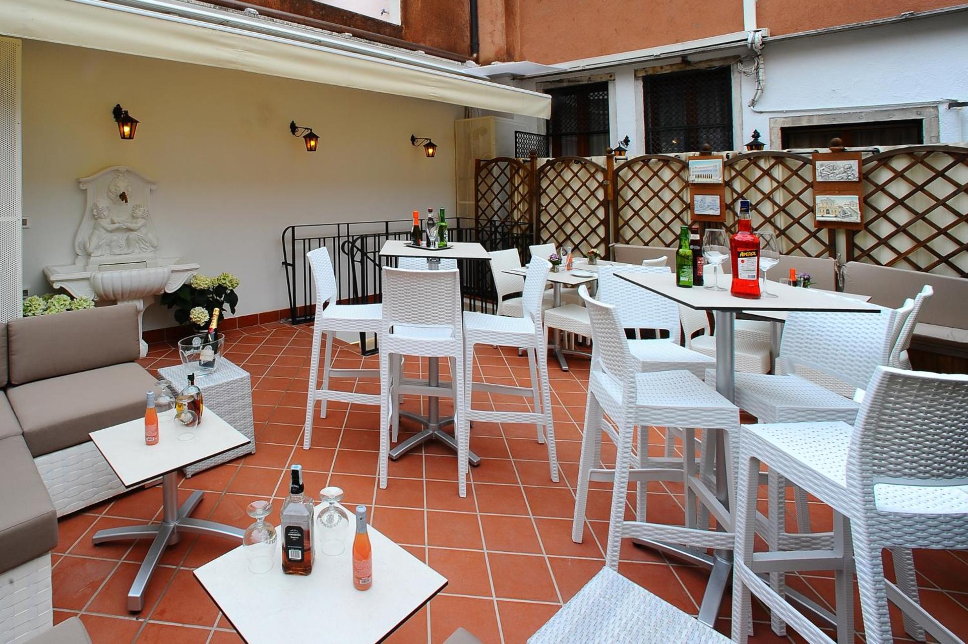 Hotel Fontana - Photo 3