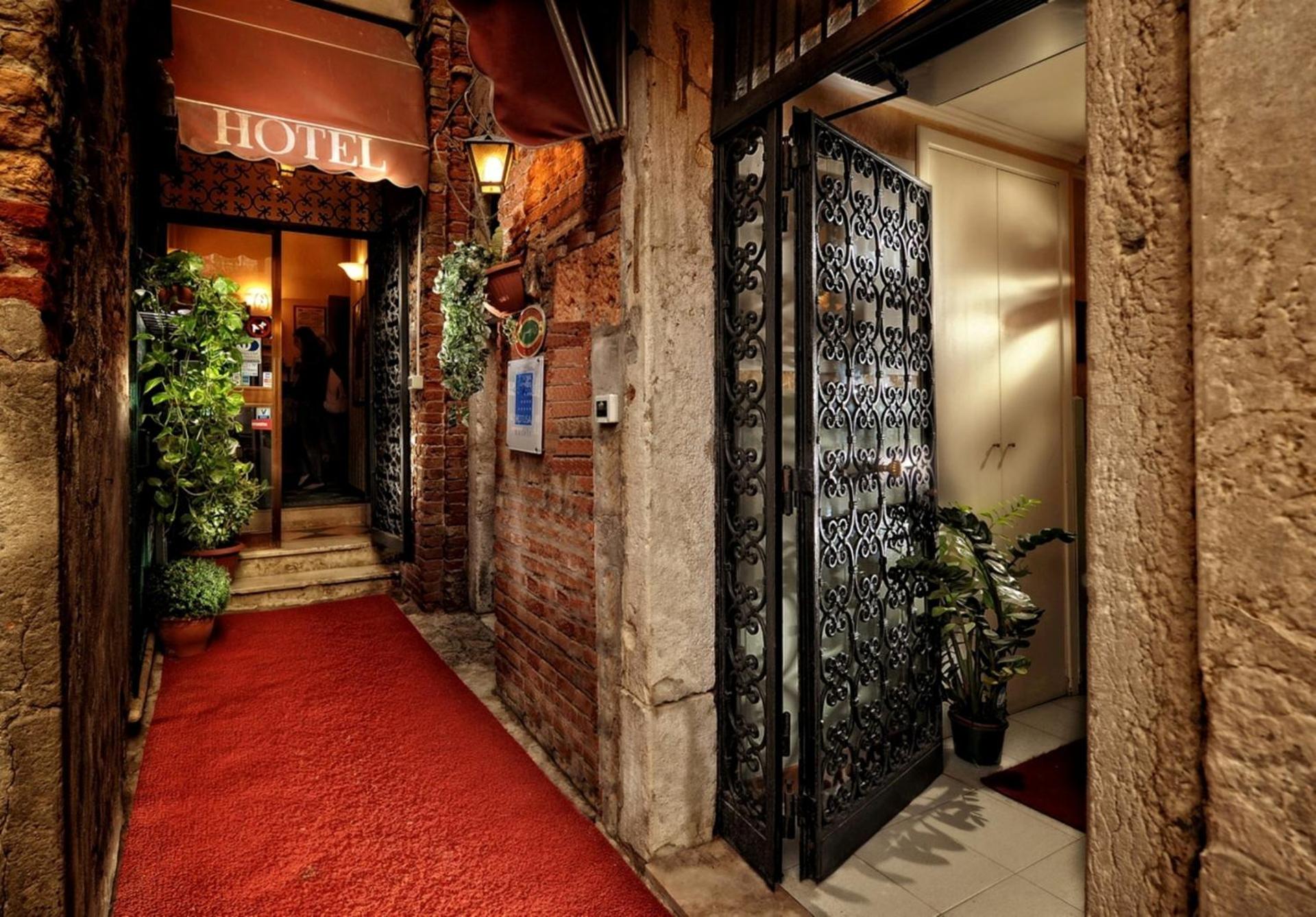 Hotel Tintoretto - Photo 83