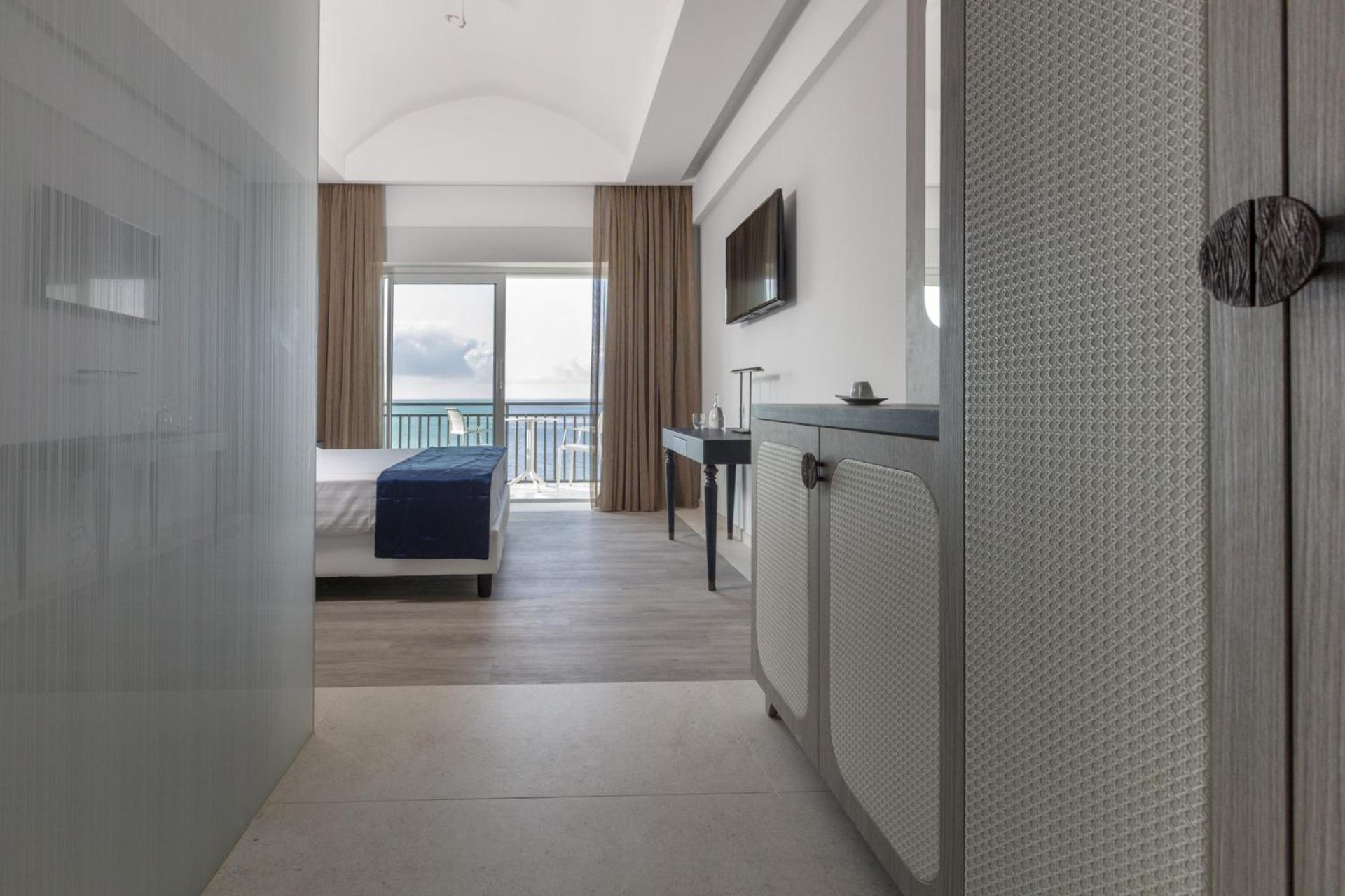 Deluxe Double or Twin Room with Sea View