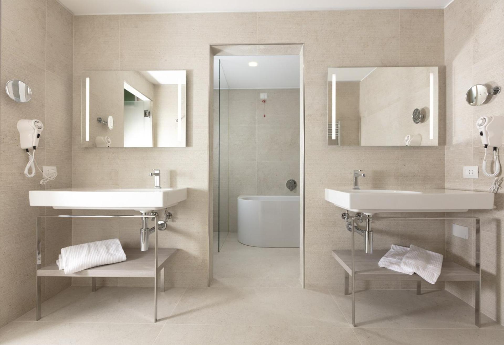 Summit Hotel - Photo 5