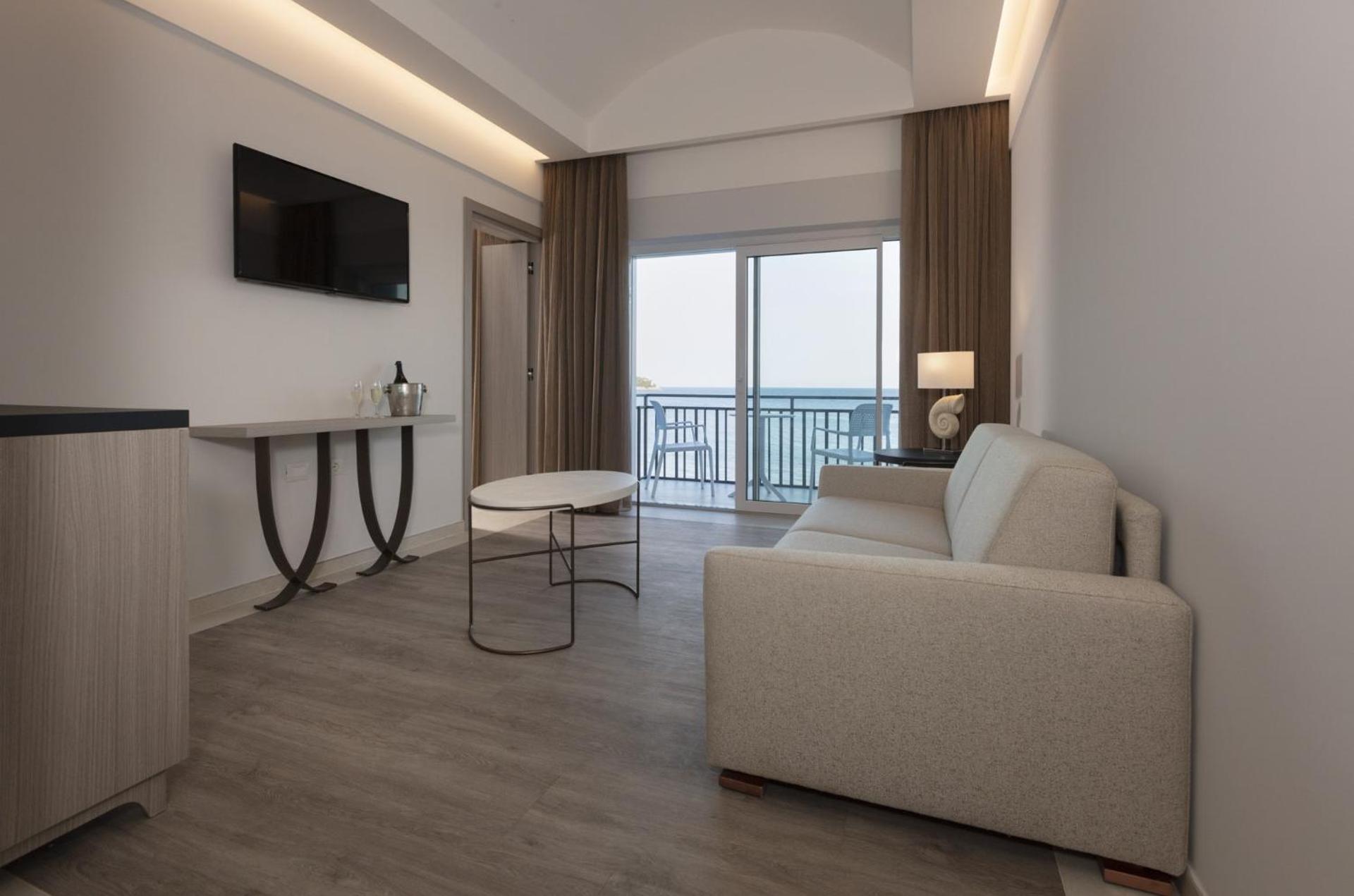 Summit Hotel - Photo 9