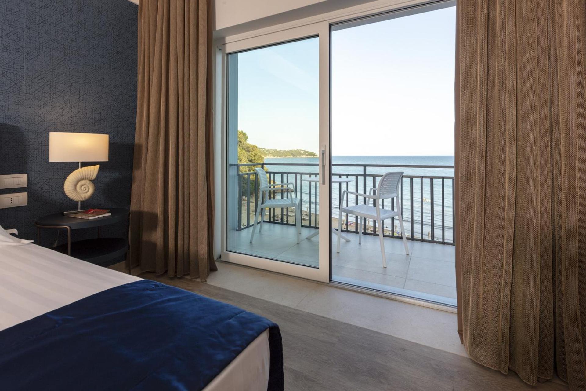 Summit Hotel - Photo 10