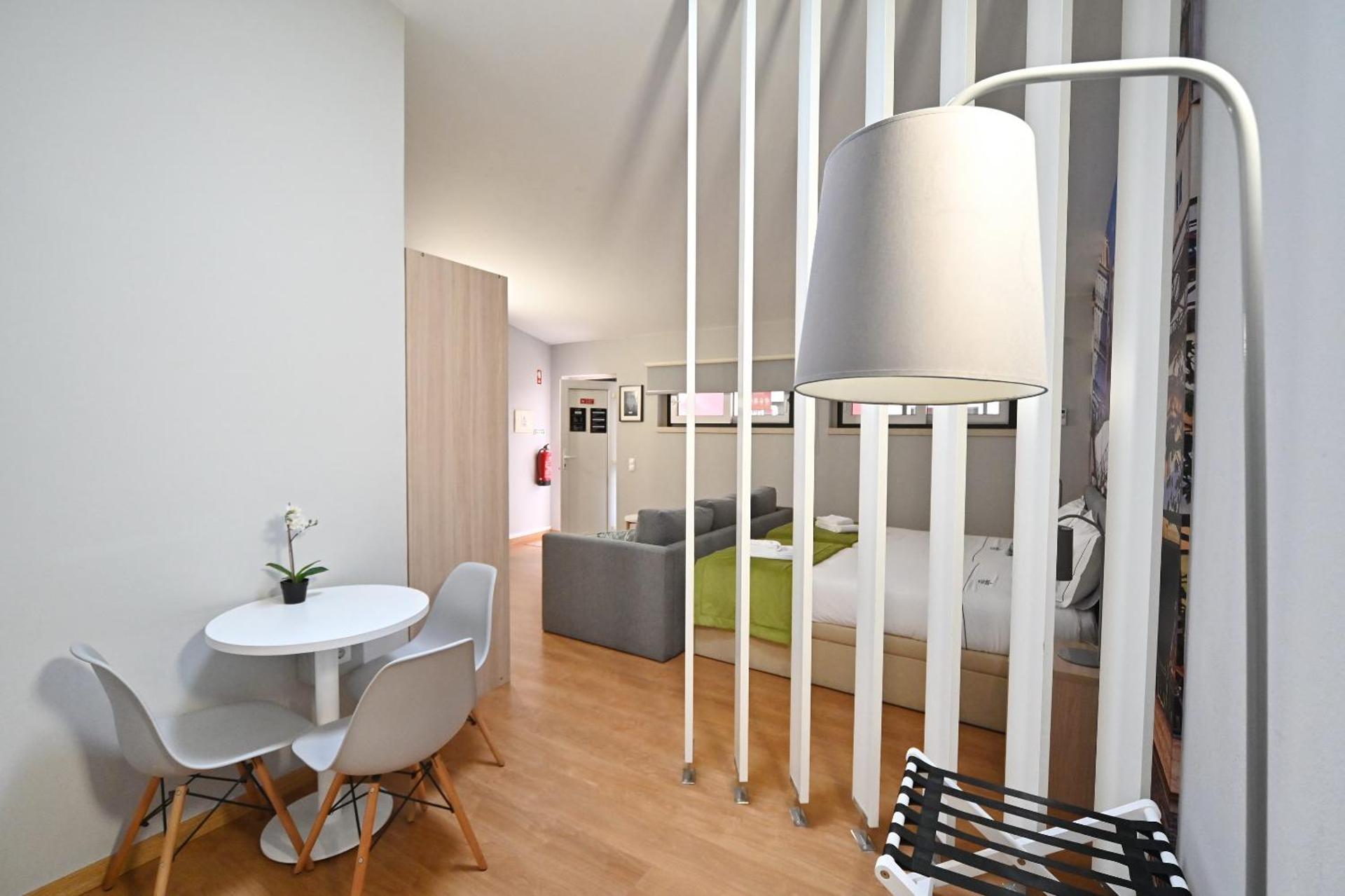 Famous Crows Lisbon Suites - Photo 15