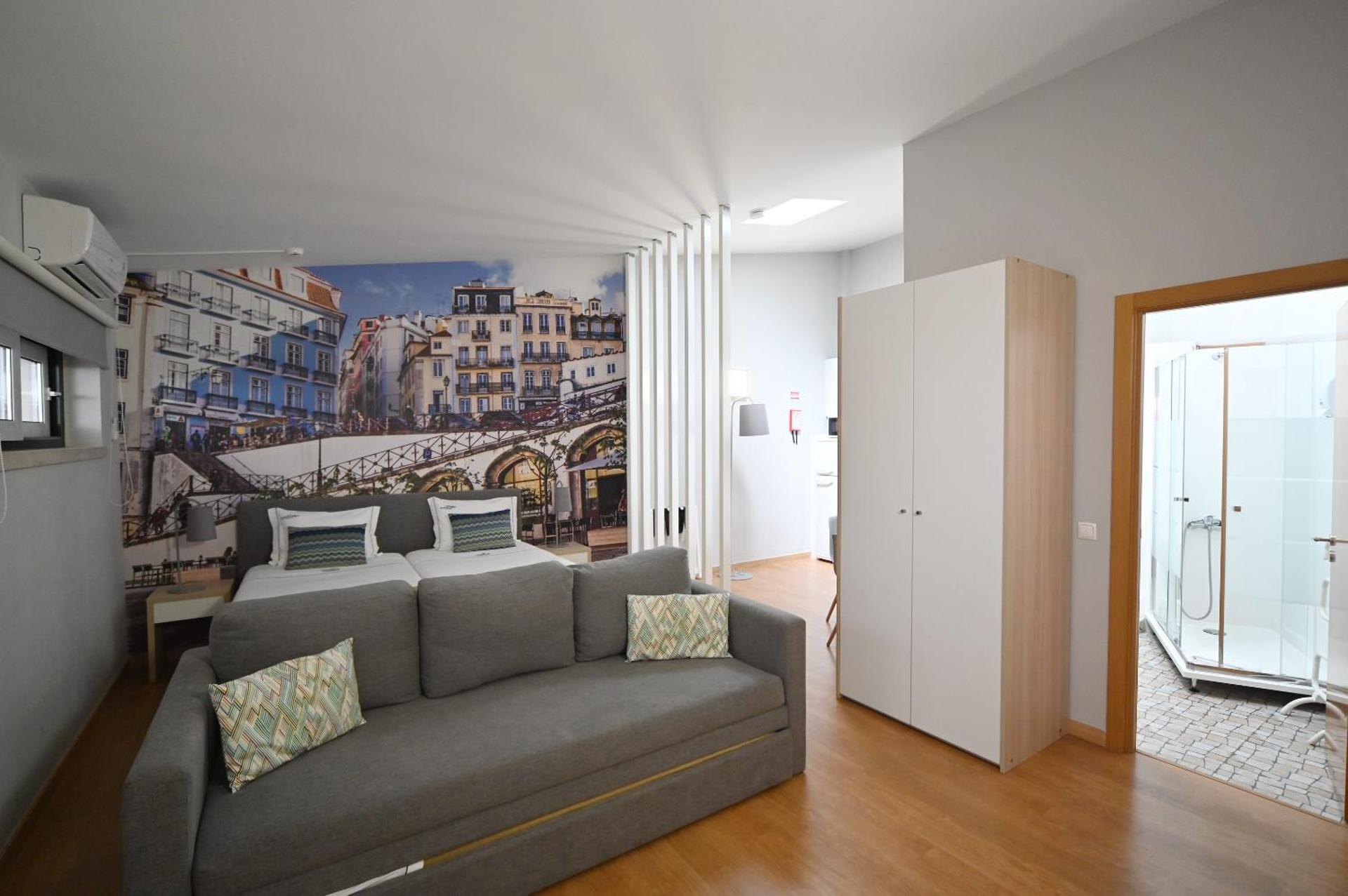 Famous Crows Lisbon Suites - Photo 9