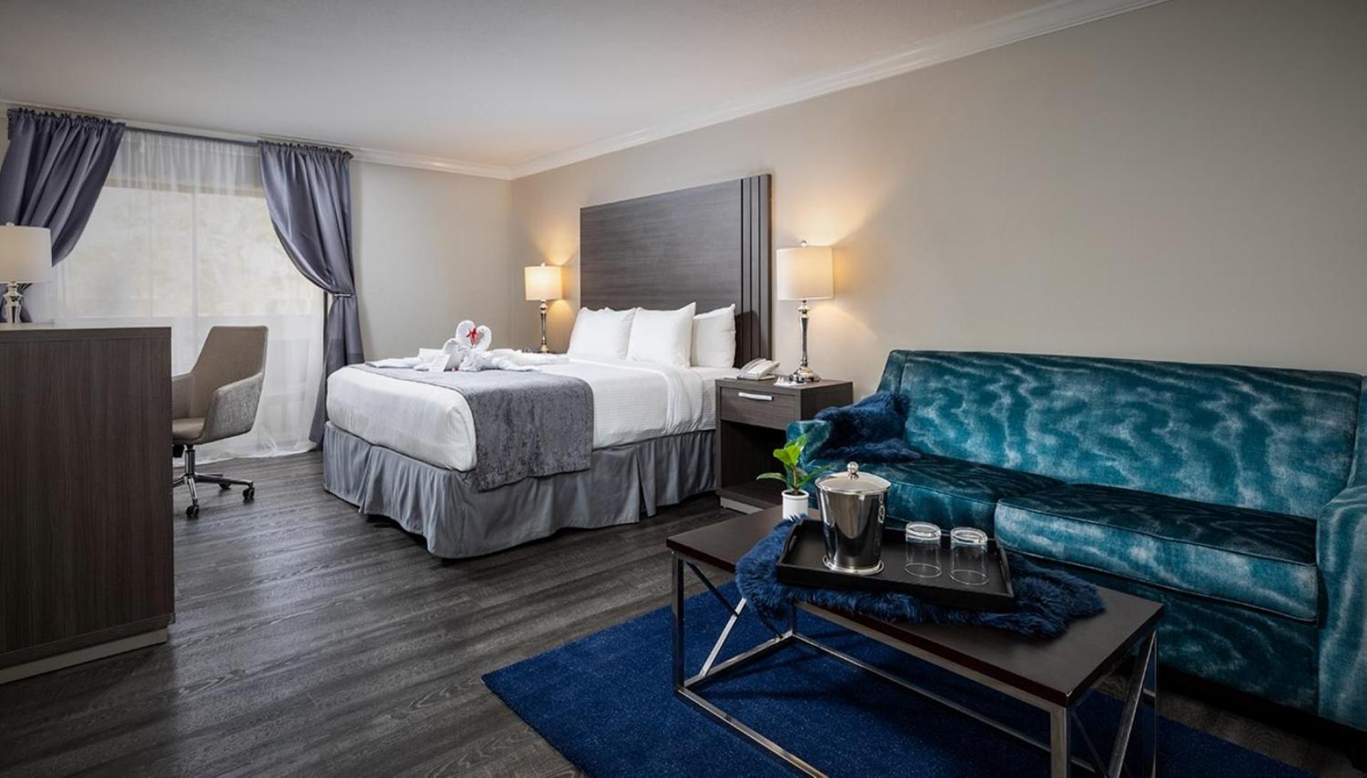 Superior King Room with Sofa Bed HOPK