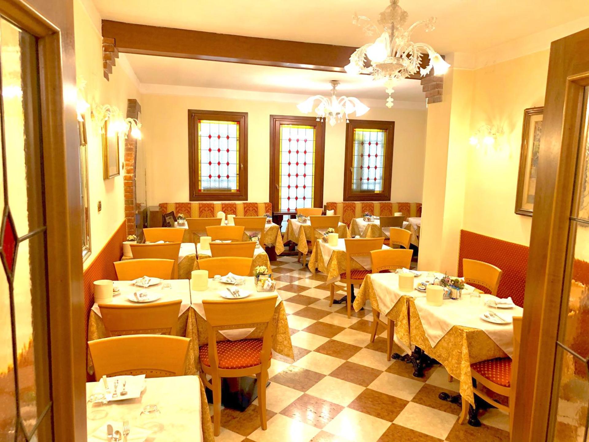 Hotel Fontana - Photo 5