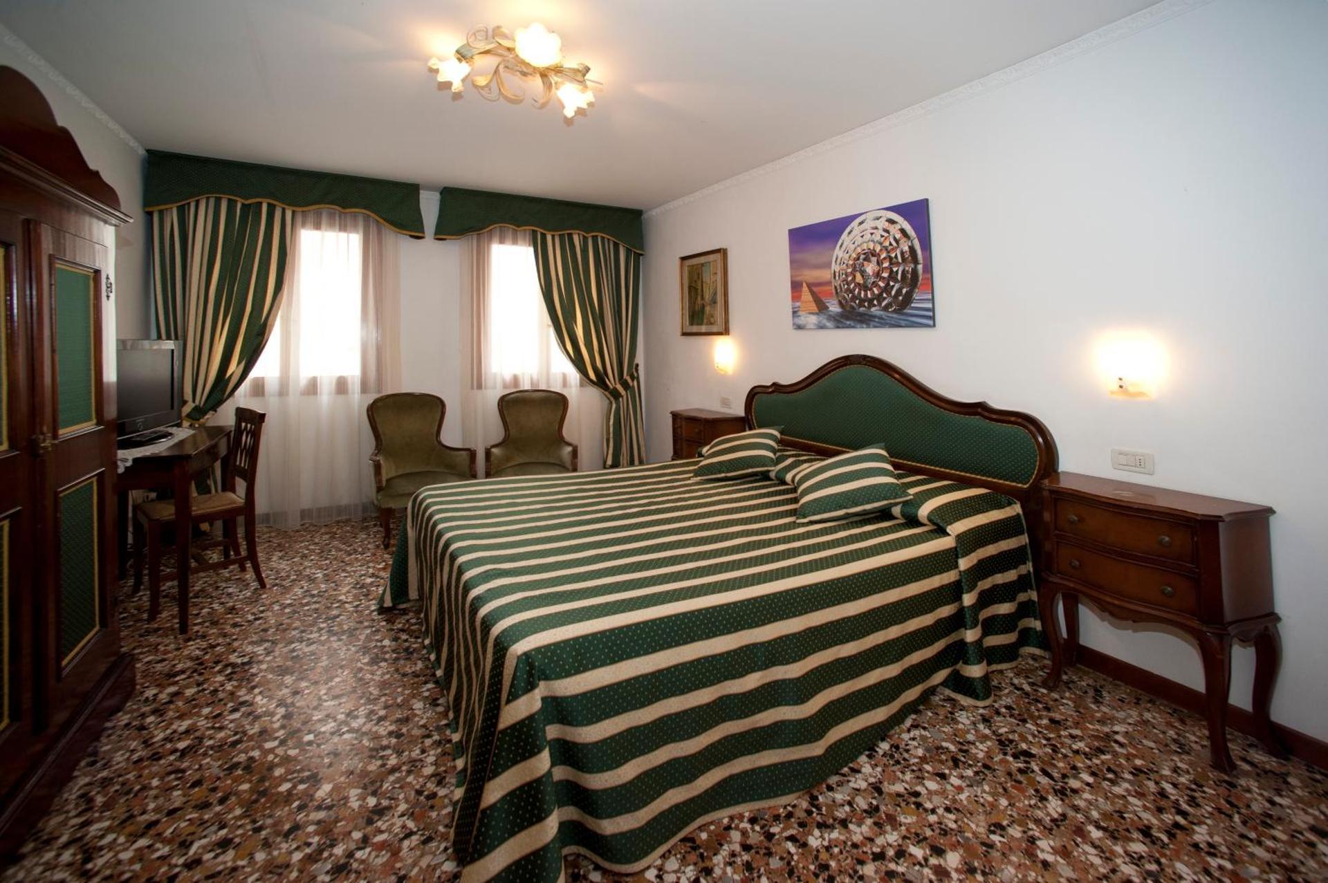 Hotel Fontana - Photo 10