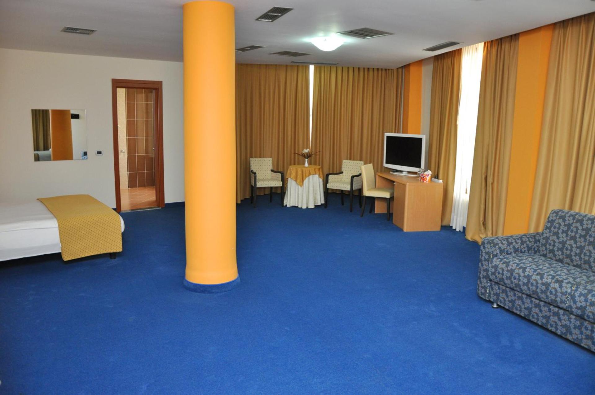 Hotel Airport Tirana - Photo 78