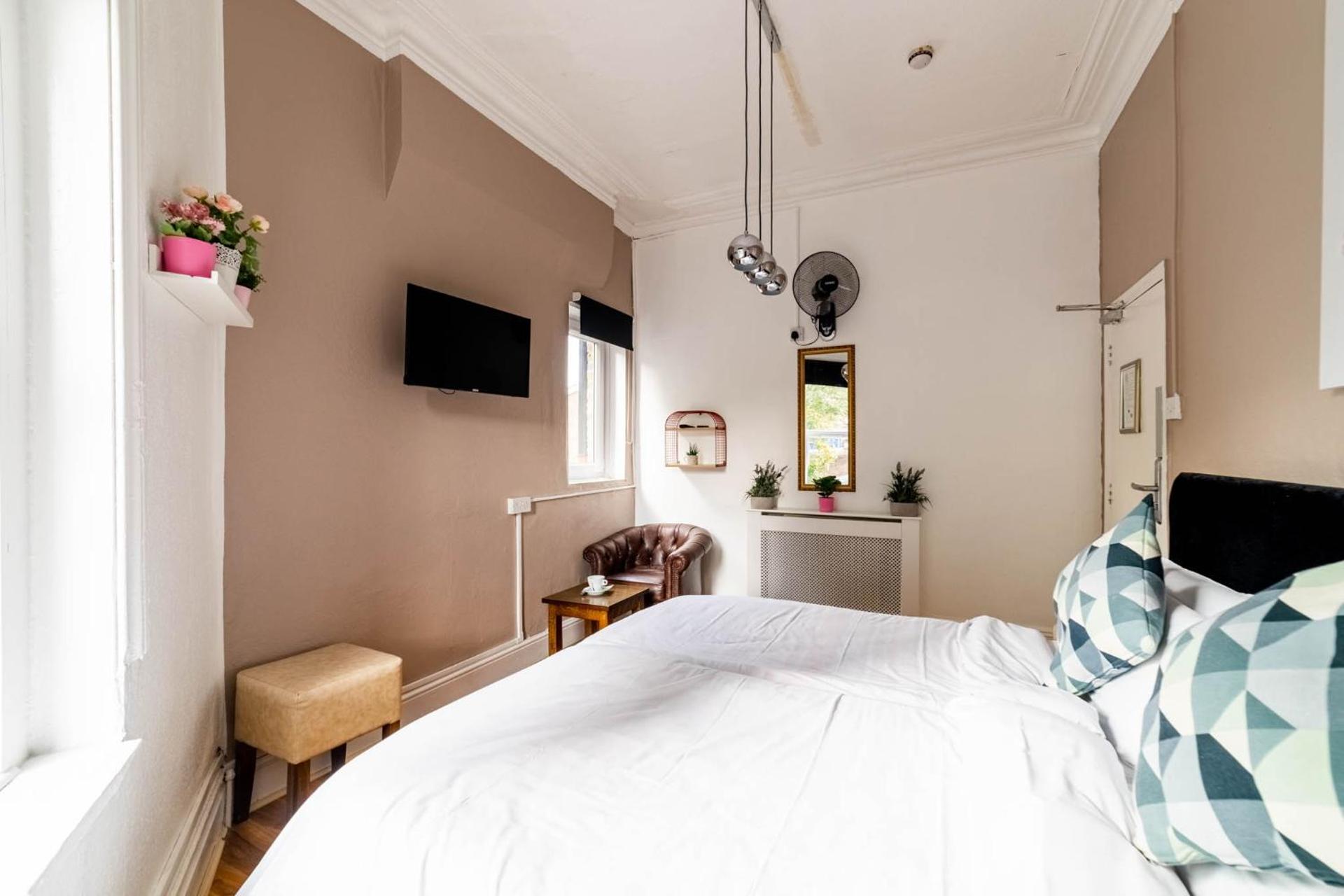 Book A Bed Hostels - Photo 2