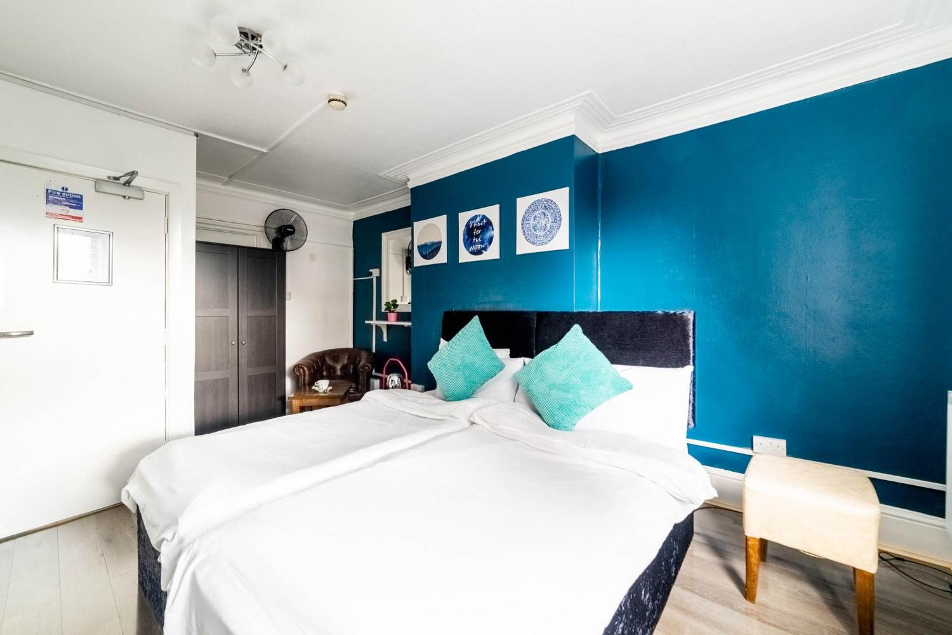 Book A Bed Hostels - Photo 7