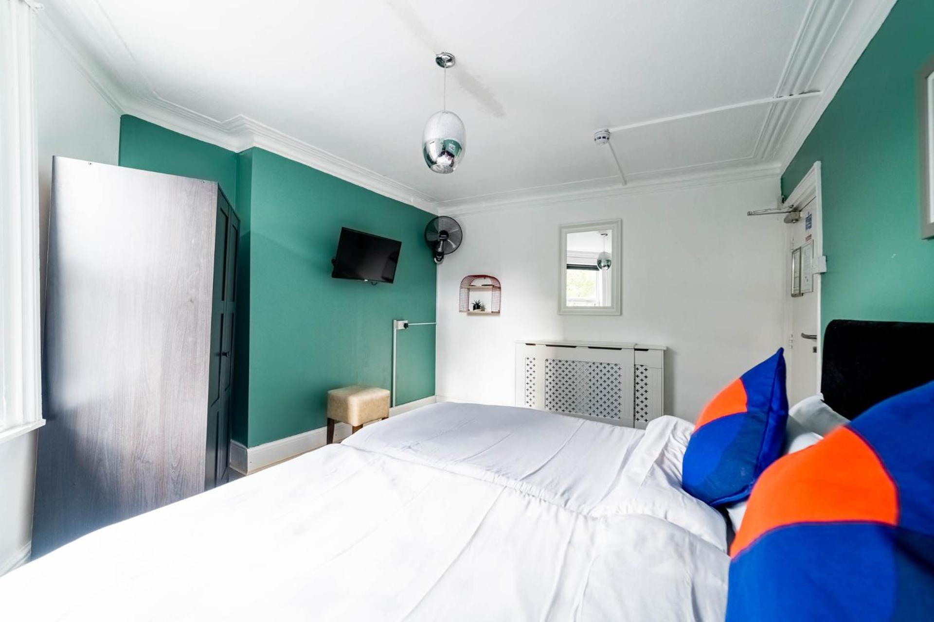 Book A Bed Hostels - Photo 9