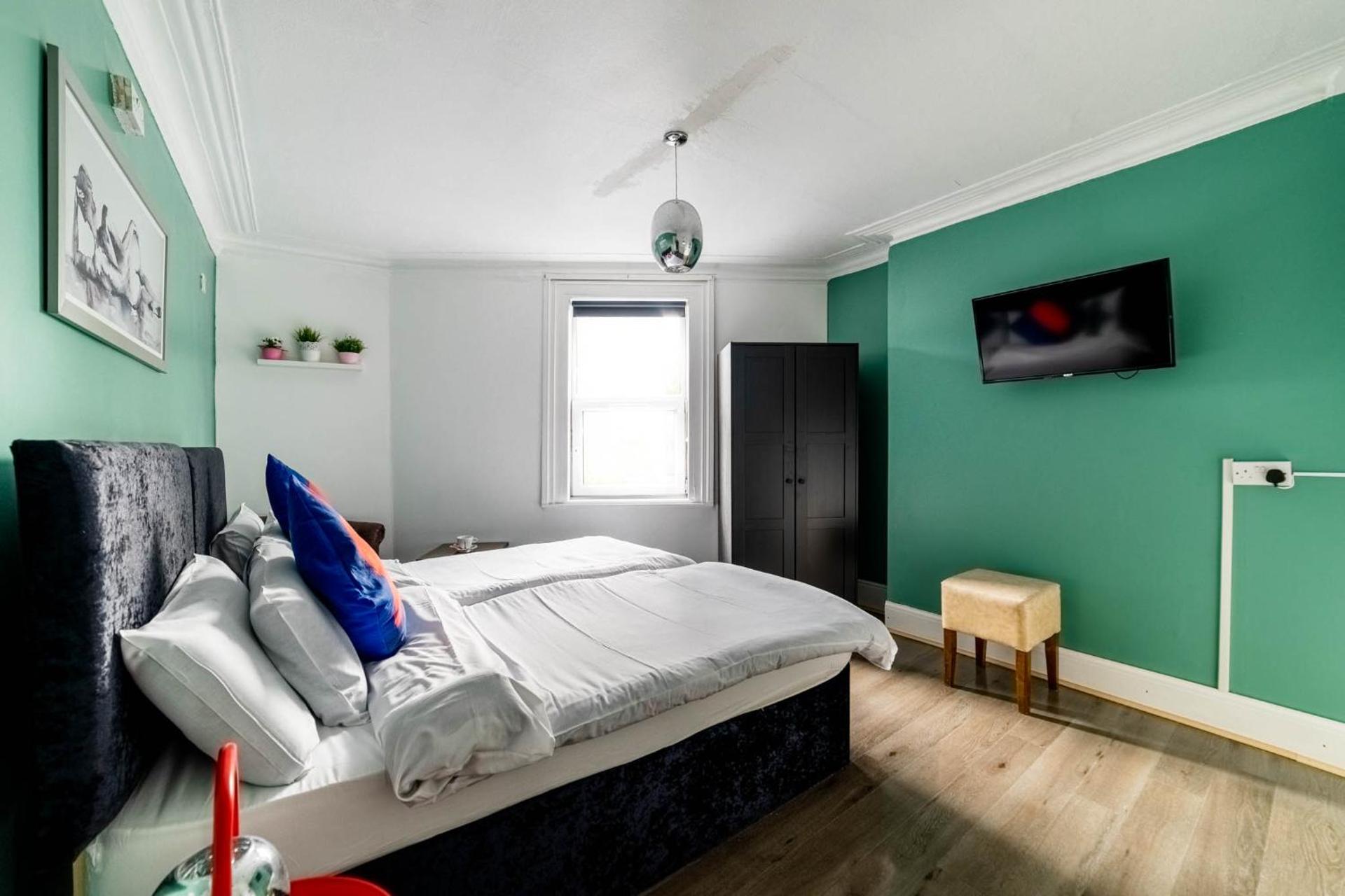 Book A Bed Hostels - Photo 12