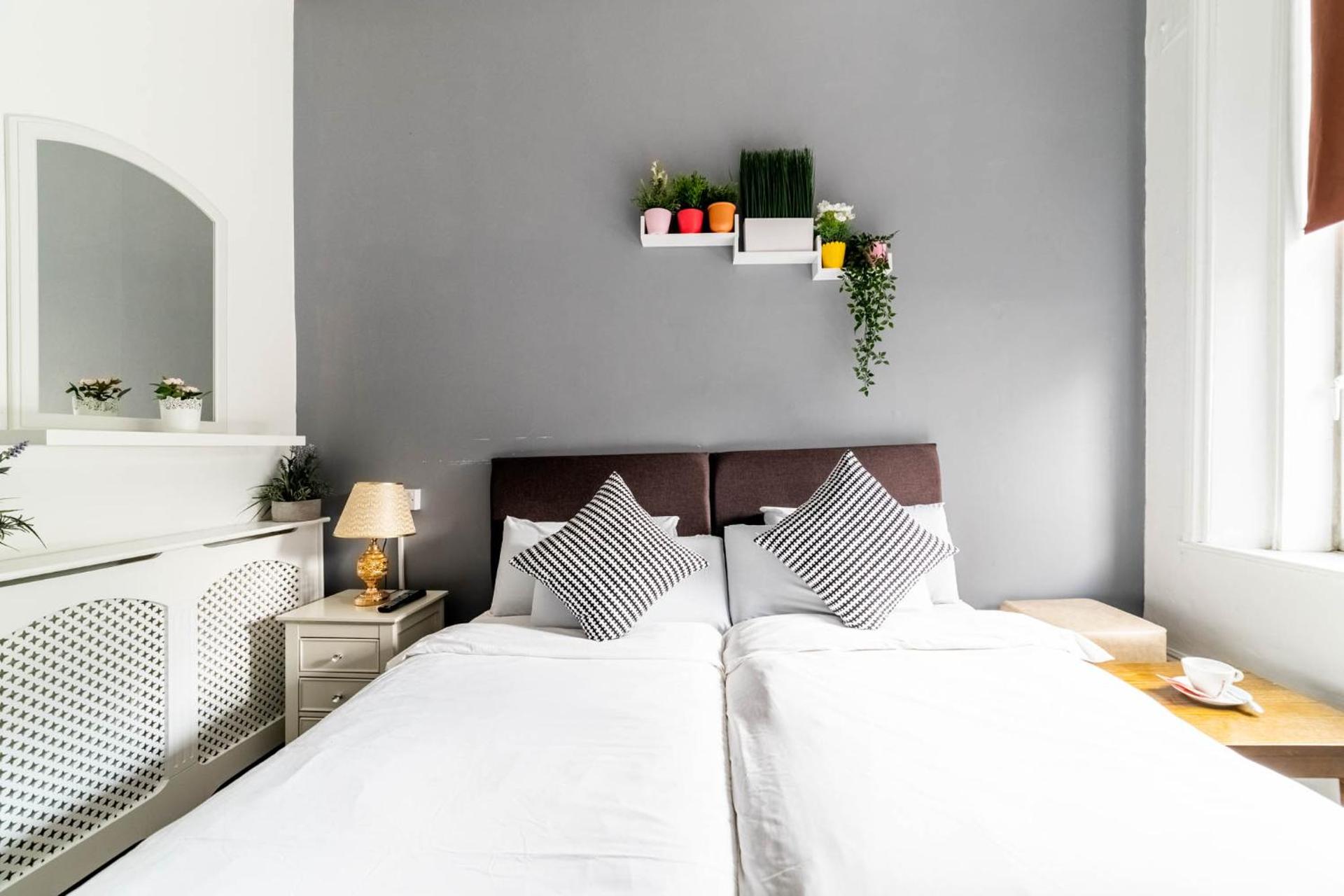 Book A Bed Hostels - Photo 17