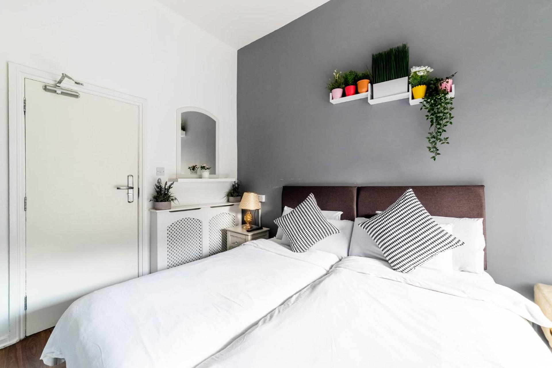 Book A Bed Hostels - Photo 15