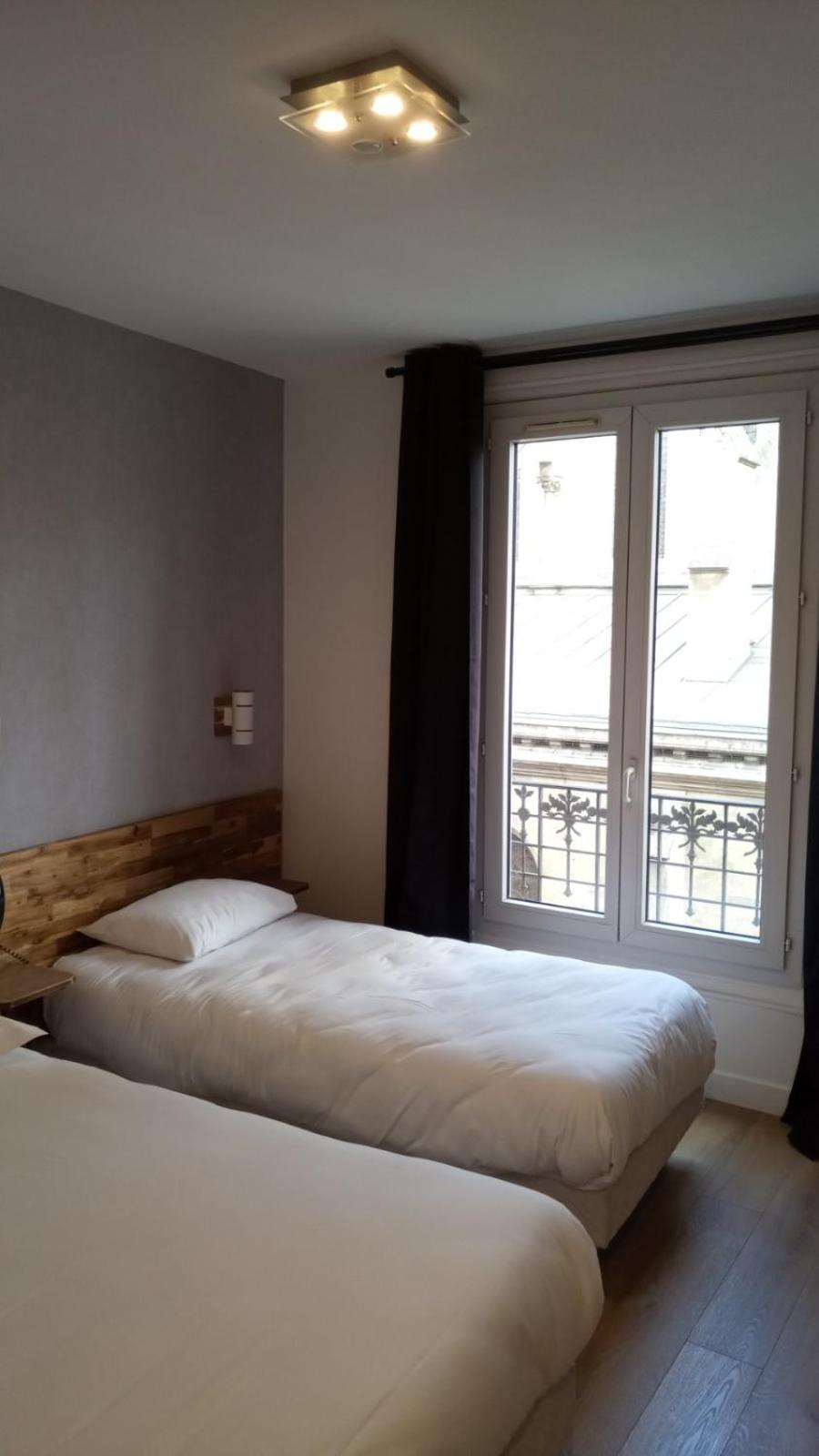 Hôtel De La Perdrix Rouge - Photo 29