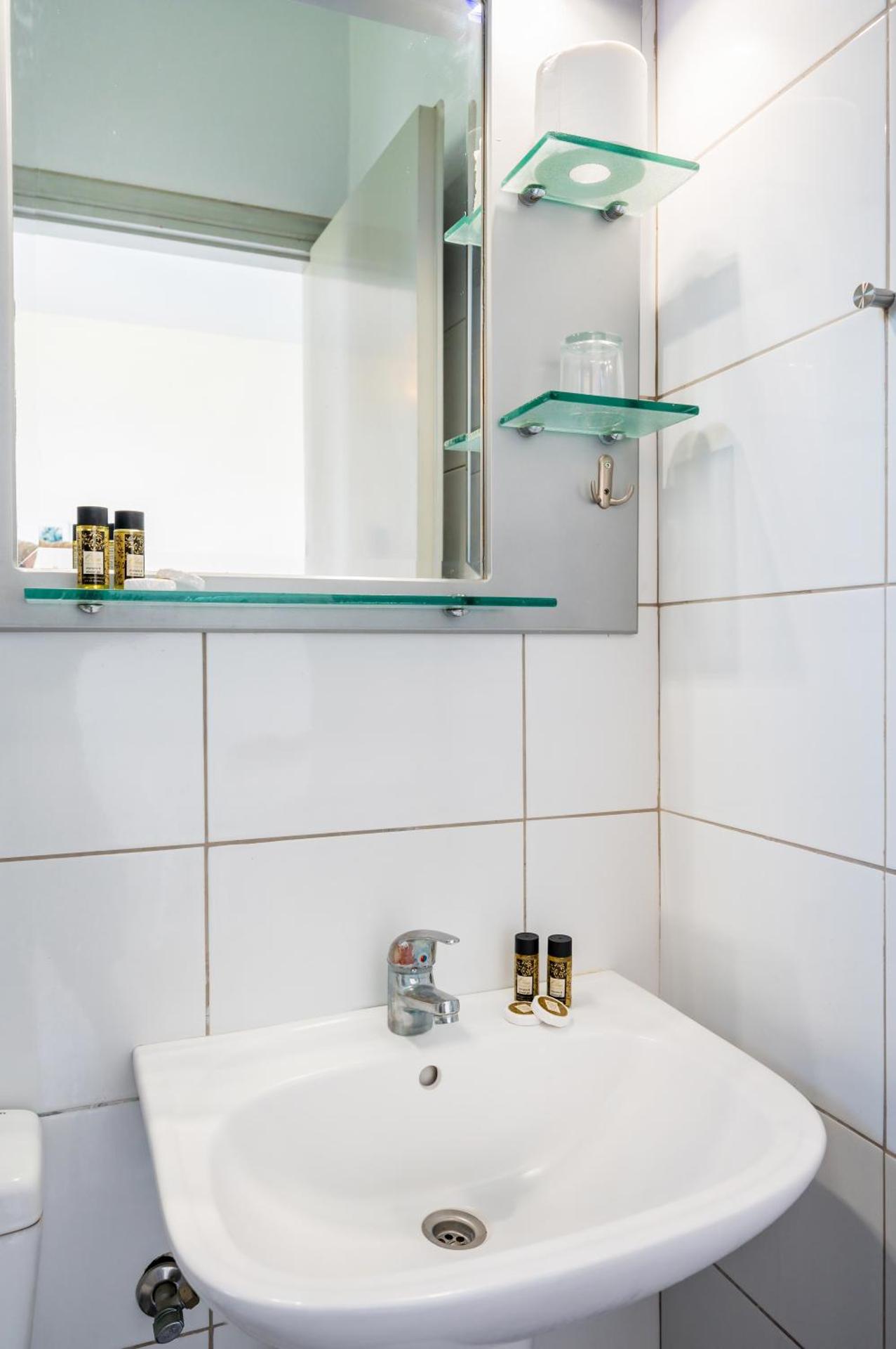 Jonathan Studio Apartments - Photo 45