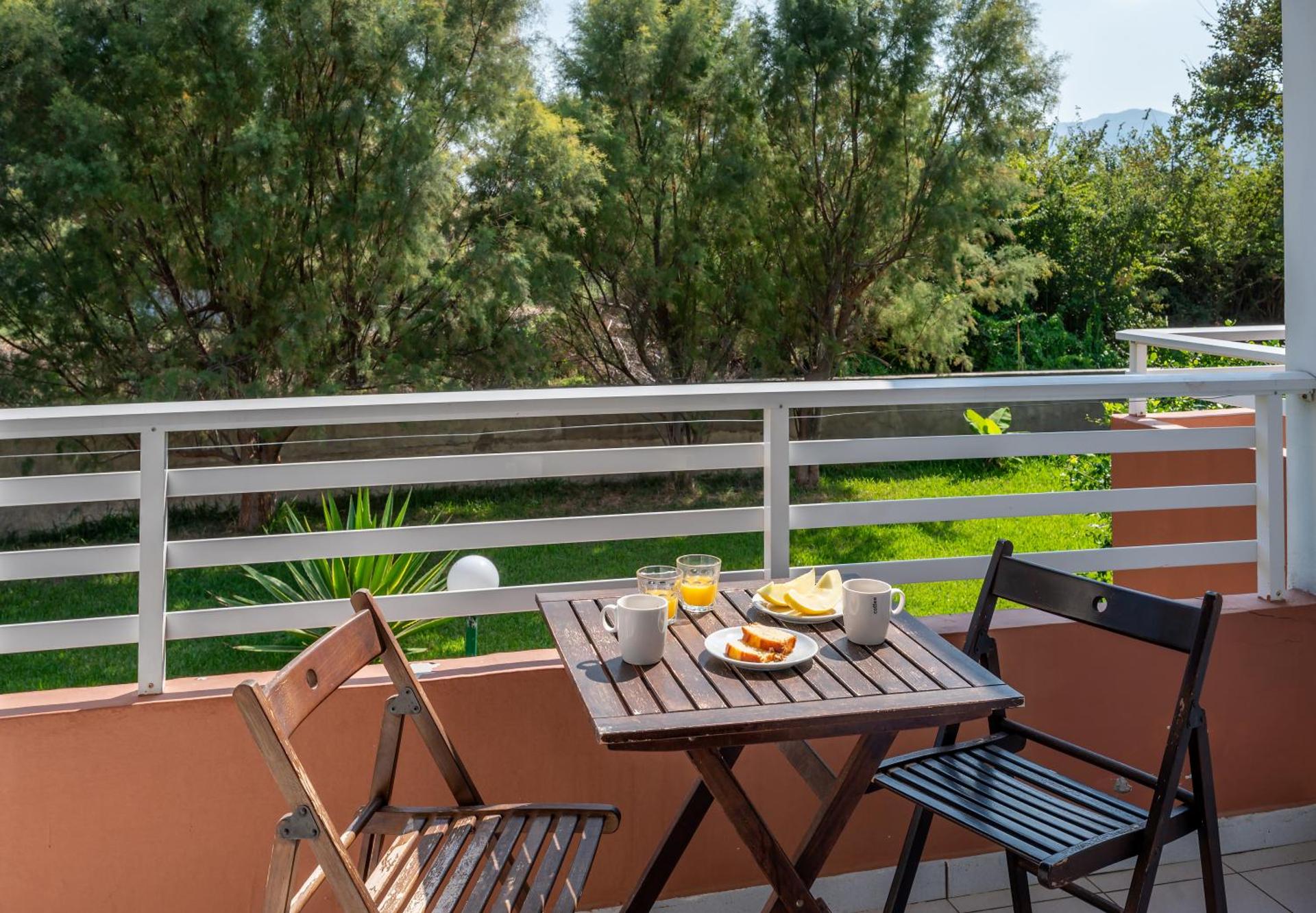 Jonathan Studio Apartments - Photo 9