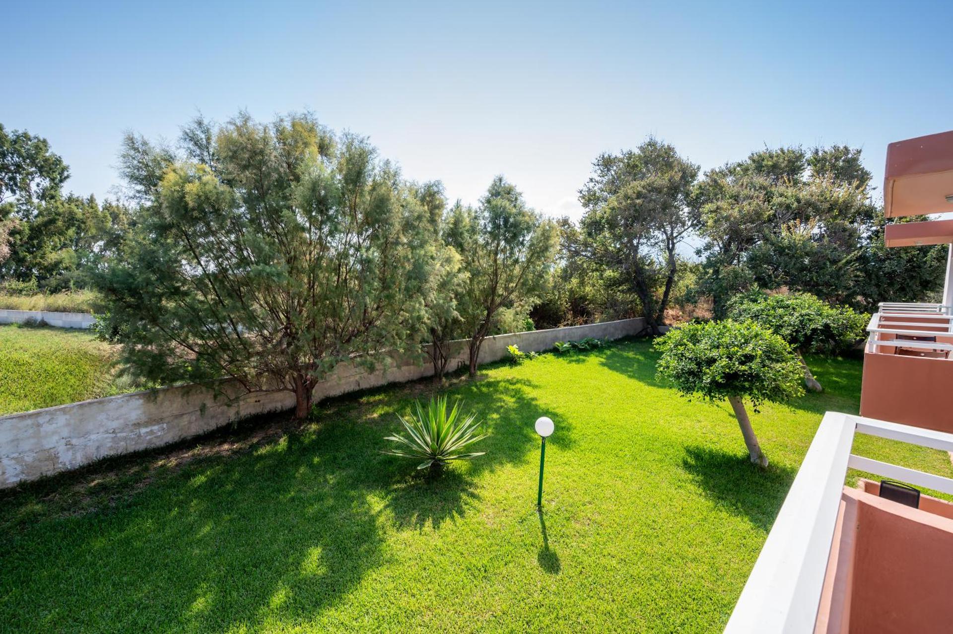 Jonathan Studio Apartments - Photo 10