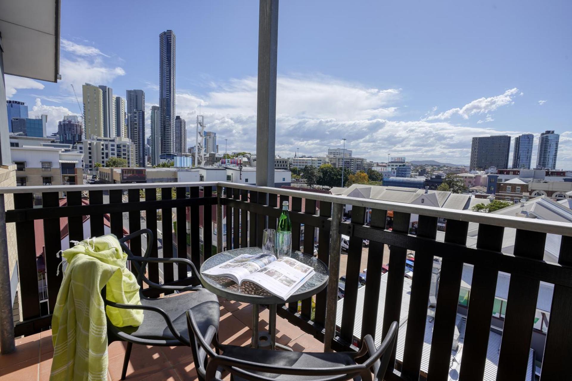 Central Brunswick Apartment Hotel - Photo 5