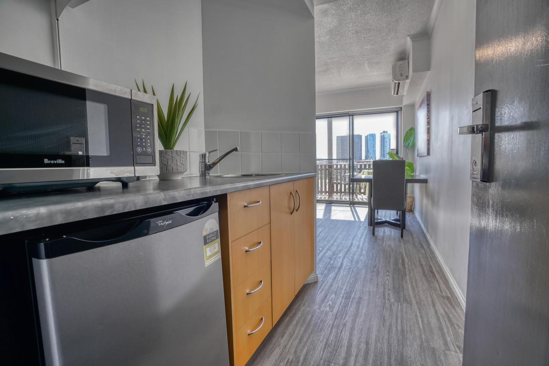 Central Brunswick Apartment Hotel - Photo 7