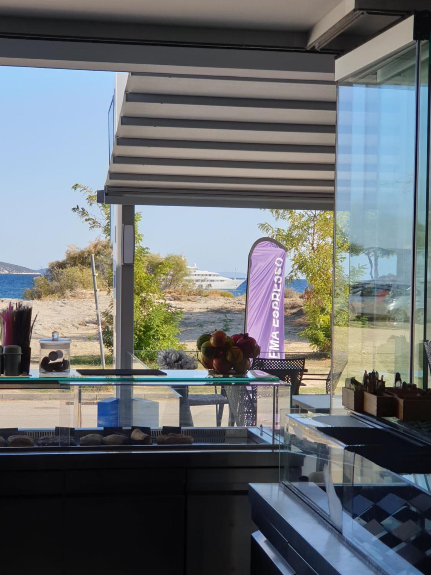 ANGELO Cafe Hotel - Photo 75