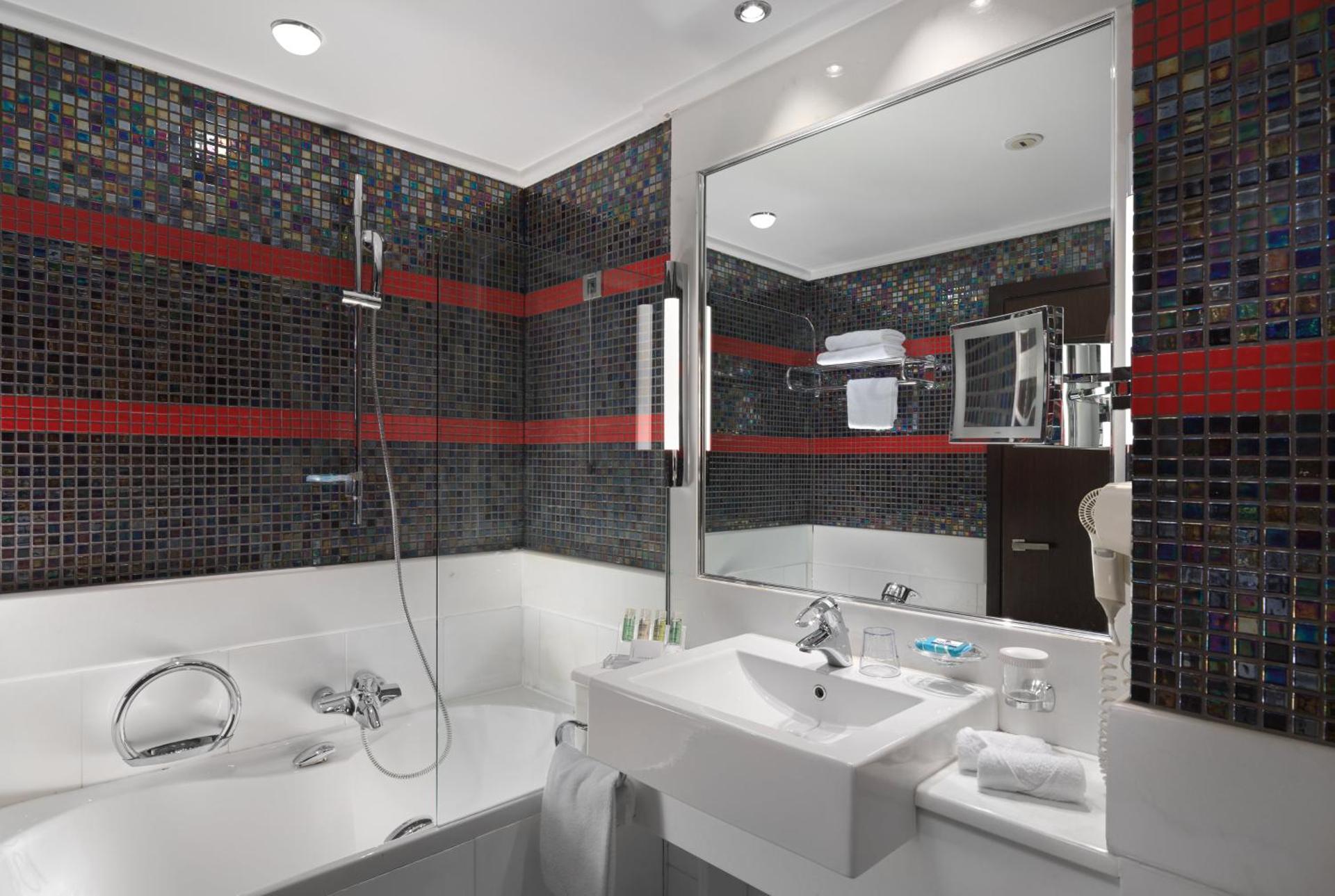 Family Room - Non-Smoking - Photo 4