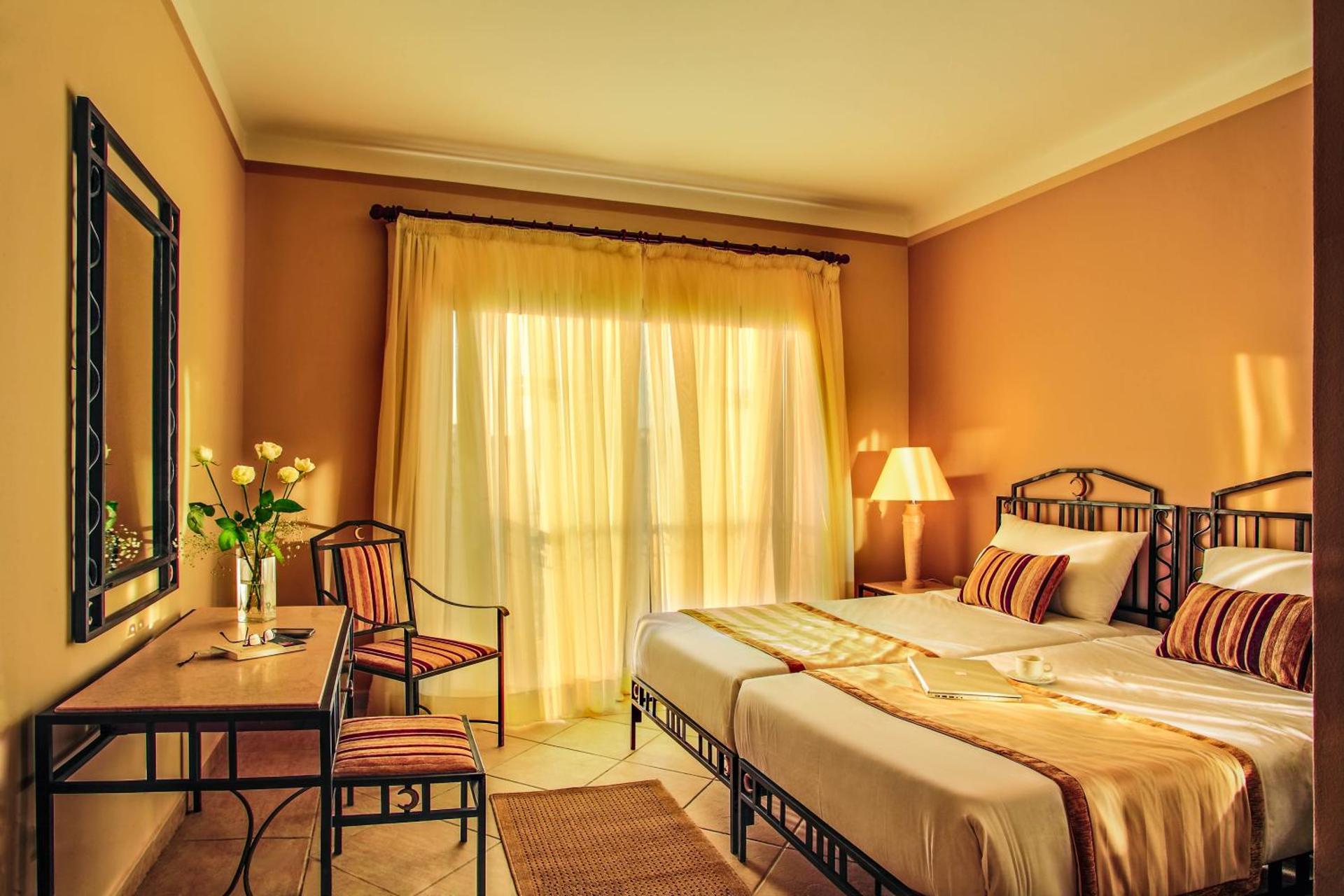 Suite ( 2 Adults + 1 child )
