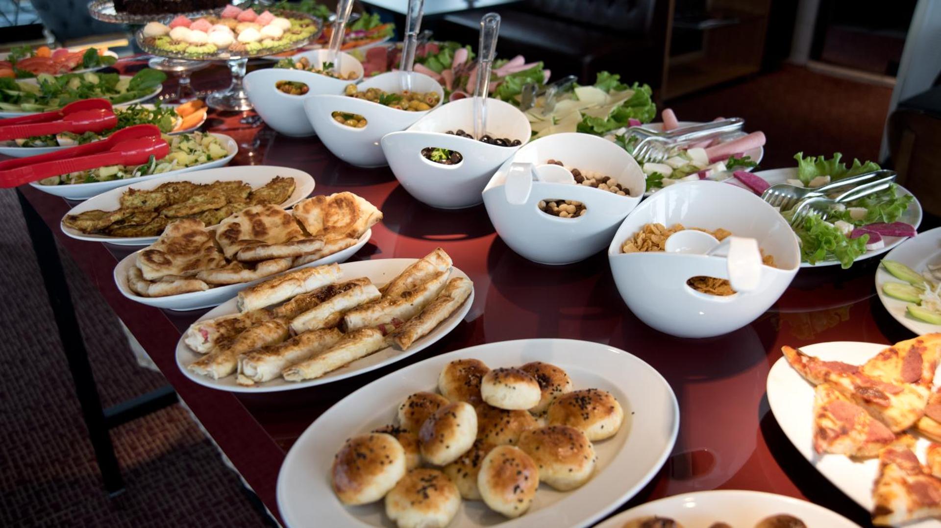 Grand Ambiance Hotel - Photo 33