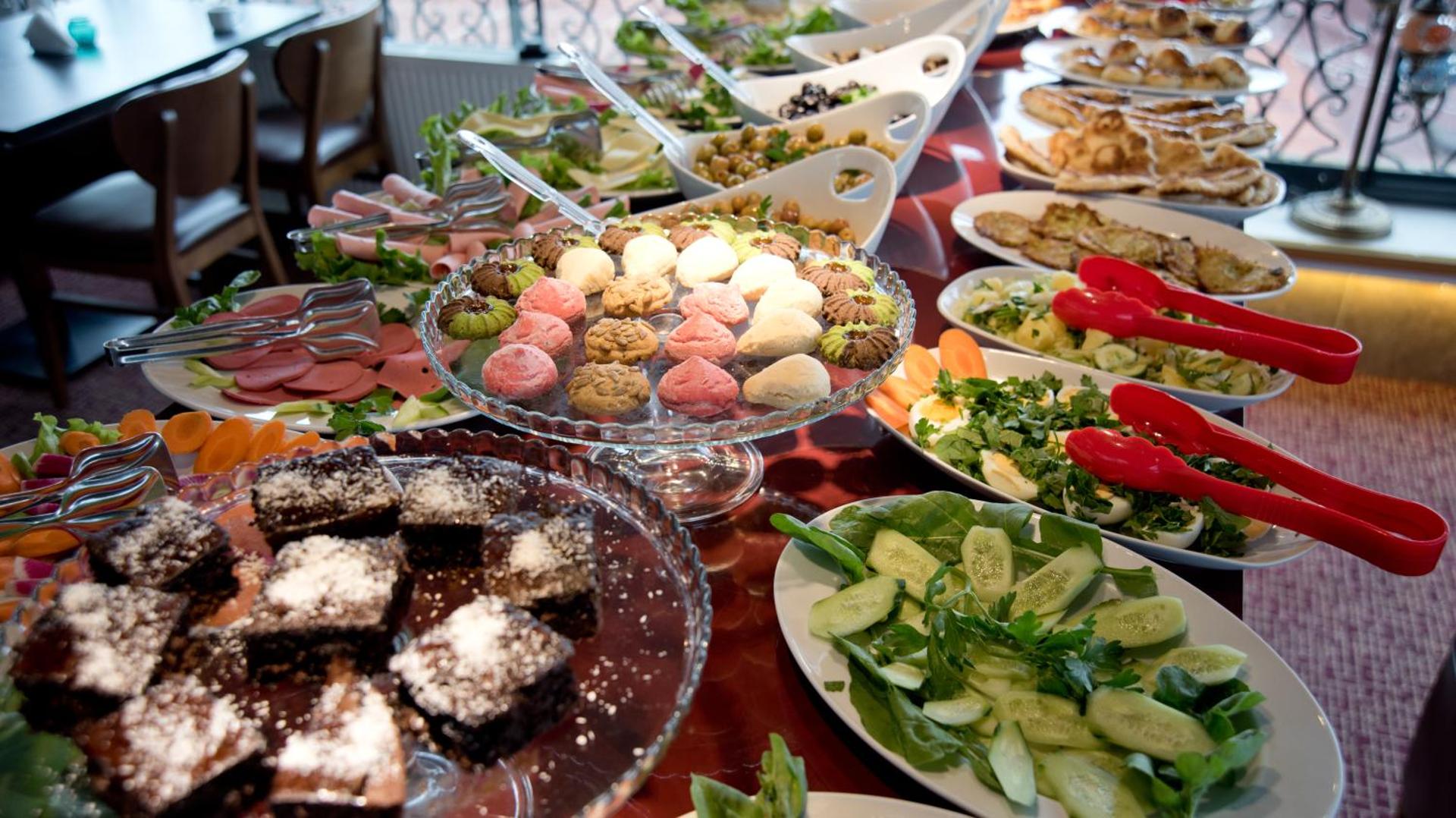 Grand Ambiance Hotel - Photo 52