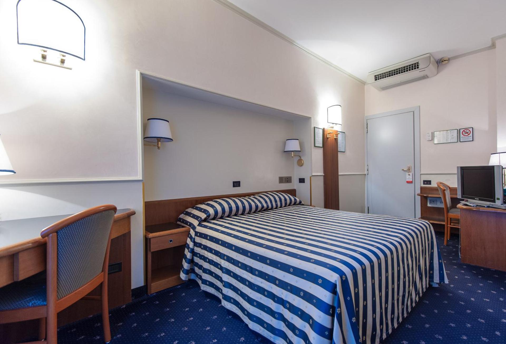 Hotel Flora - Photo 28