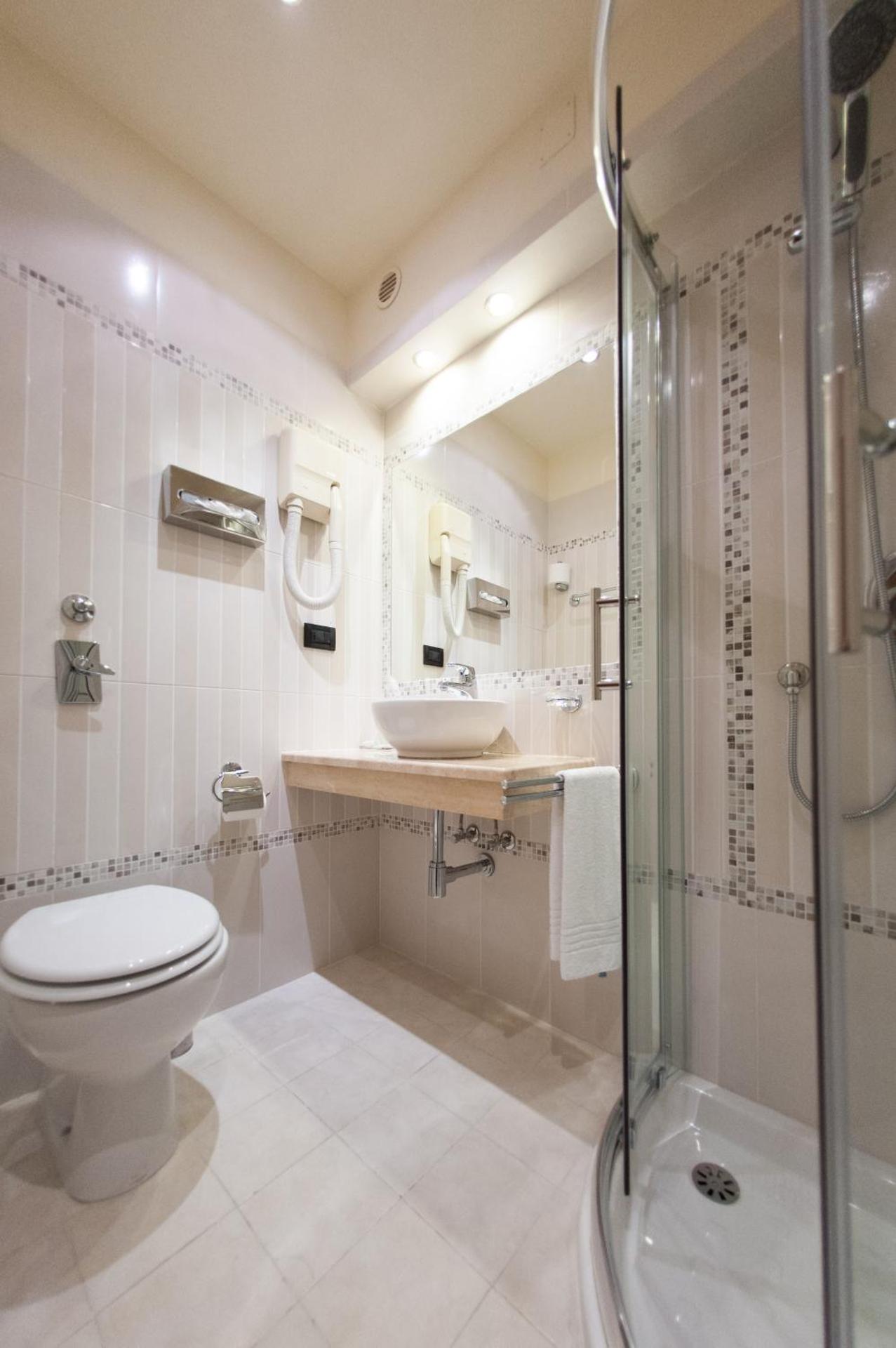 Hotel Flora - Photo 10