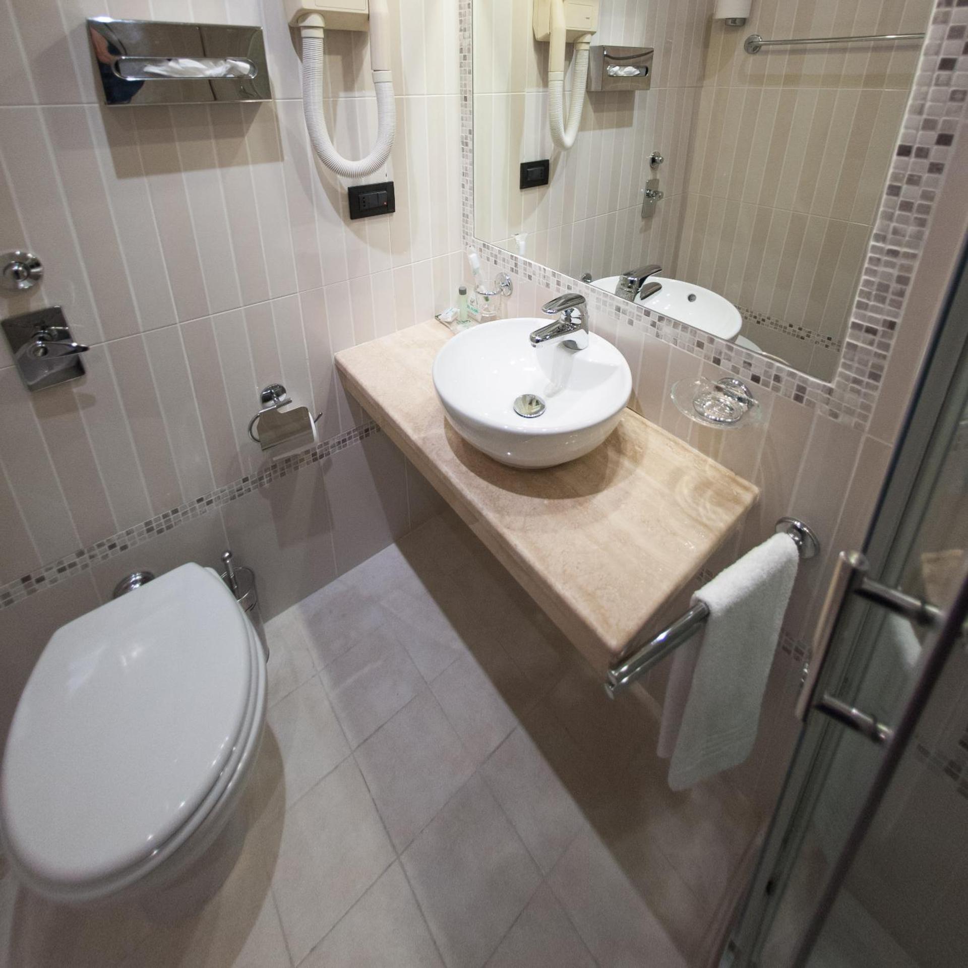 Hotel Flora - Photo 12