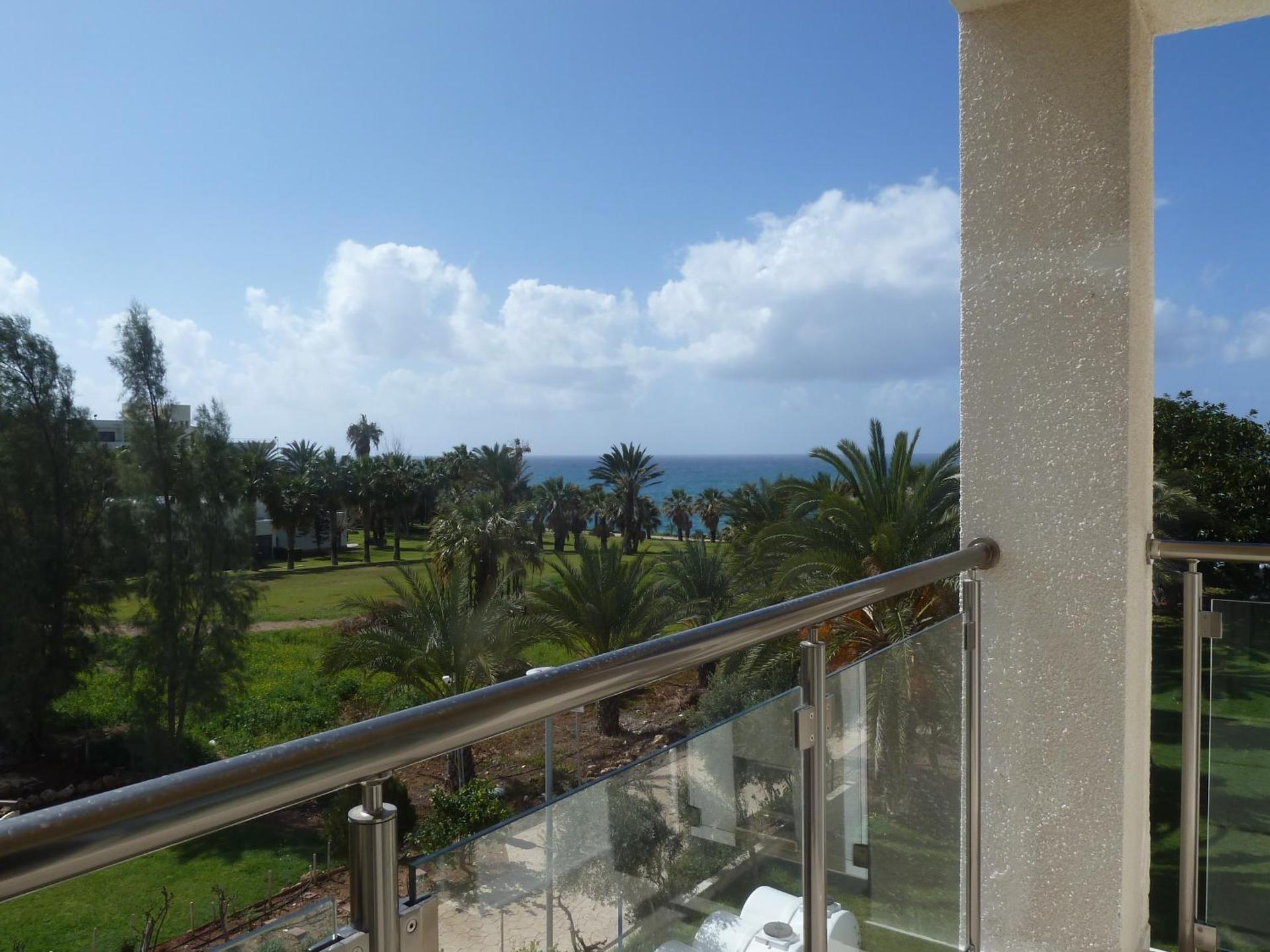 Helios Bay Hotel and Suites - Photo 10