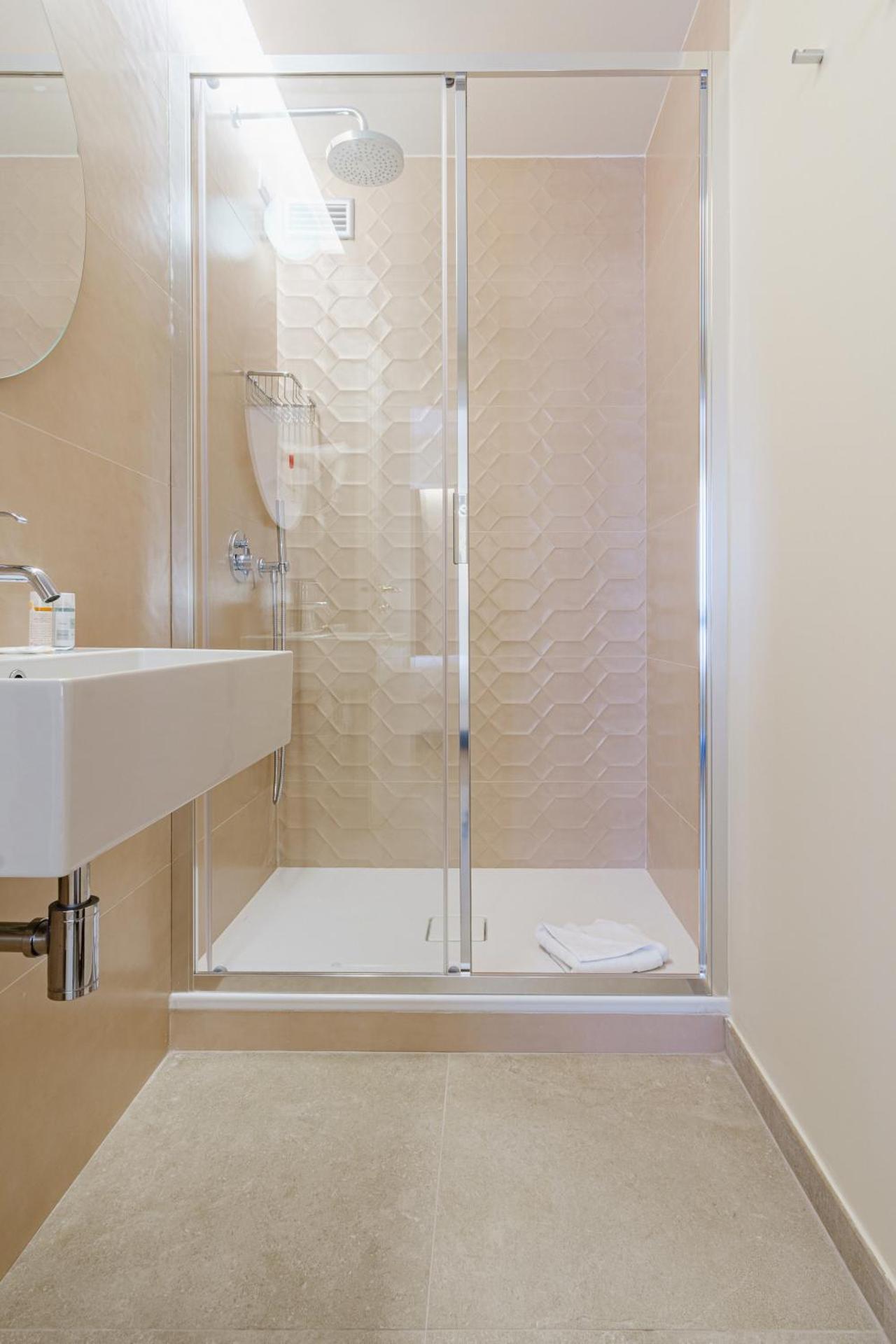 Hotel Boston - Photo 37