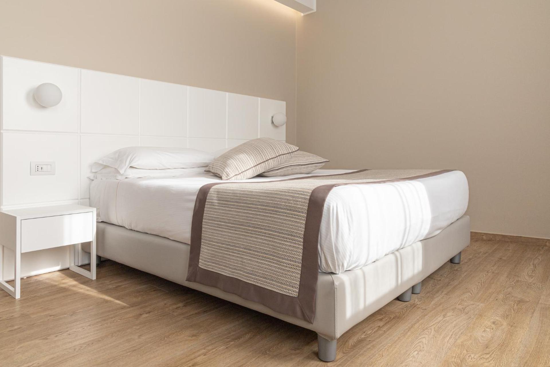 Deluxe Double Room - Photo 3