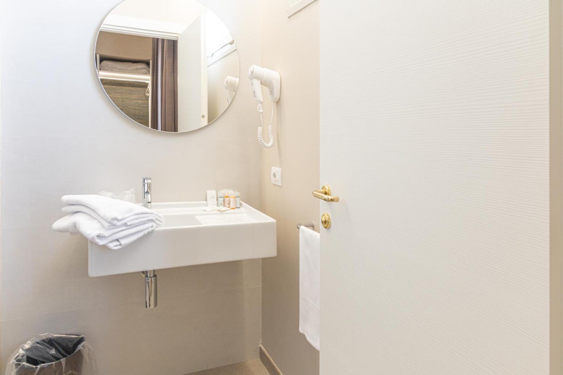 Deluxe Twin Room - Photo 3