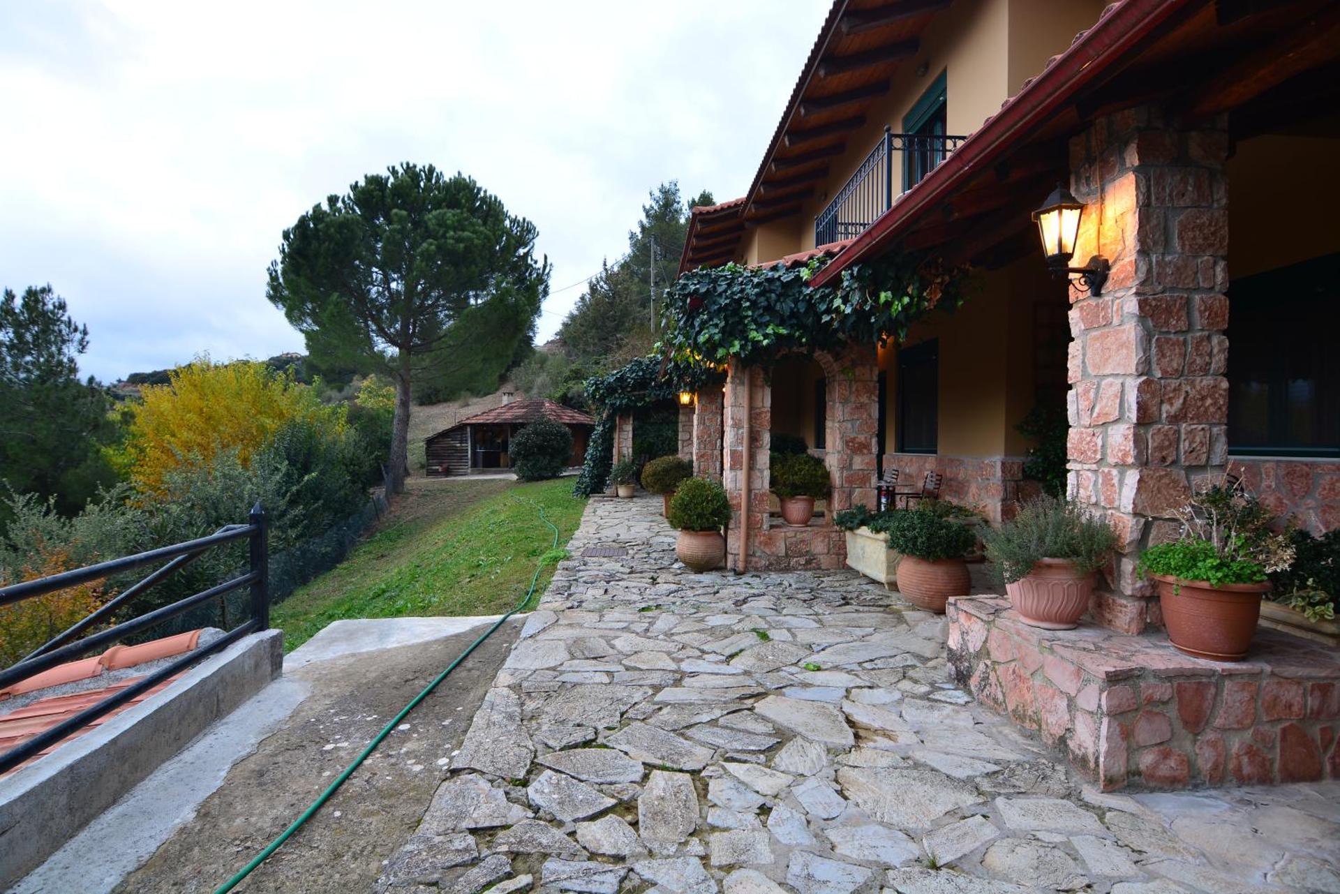 Aphrodite's Inn Kalavrita - Photo 4