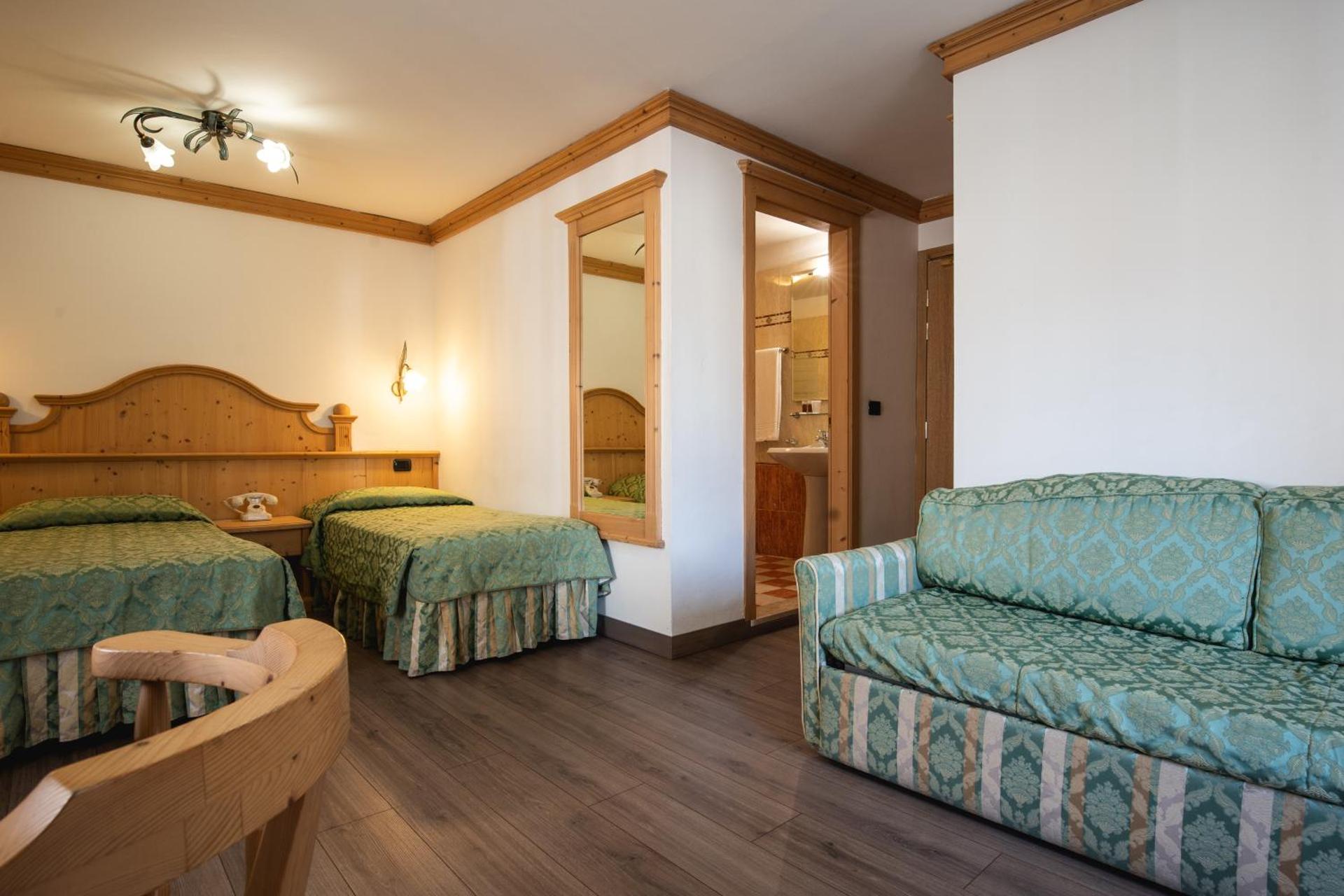 Hotel Touring - Photo 32